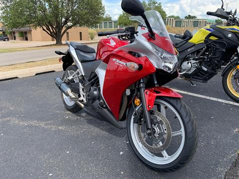 2011 Honda CBR®250R in Oklahoma City, Oklahoma - Photo 2