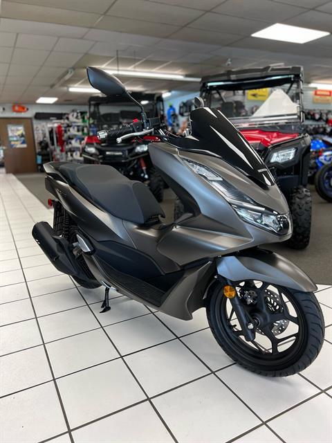 2023 Honda PCX in Oklahoma City, Oklahoma - Photo 3