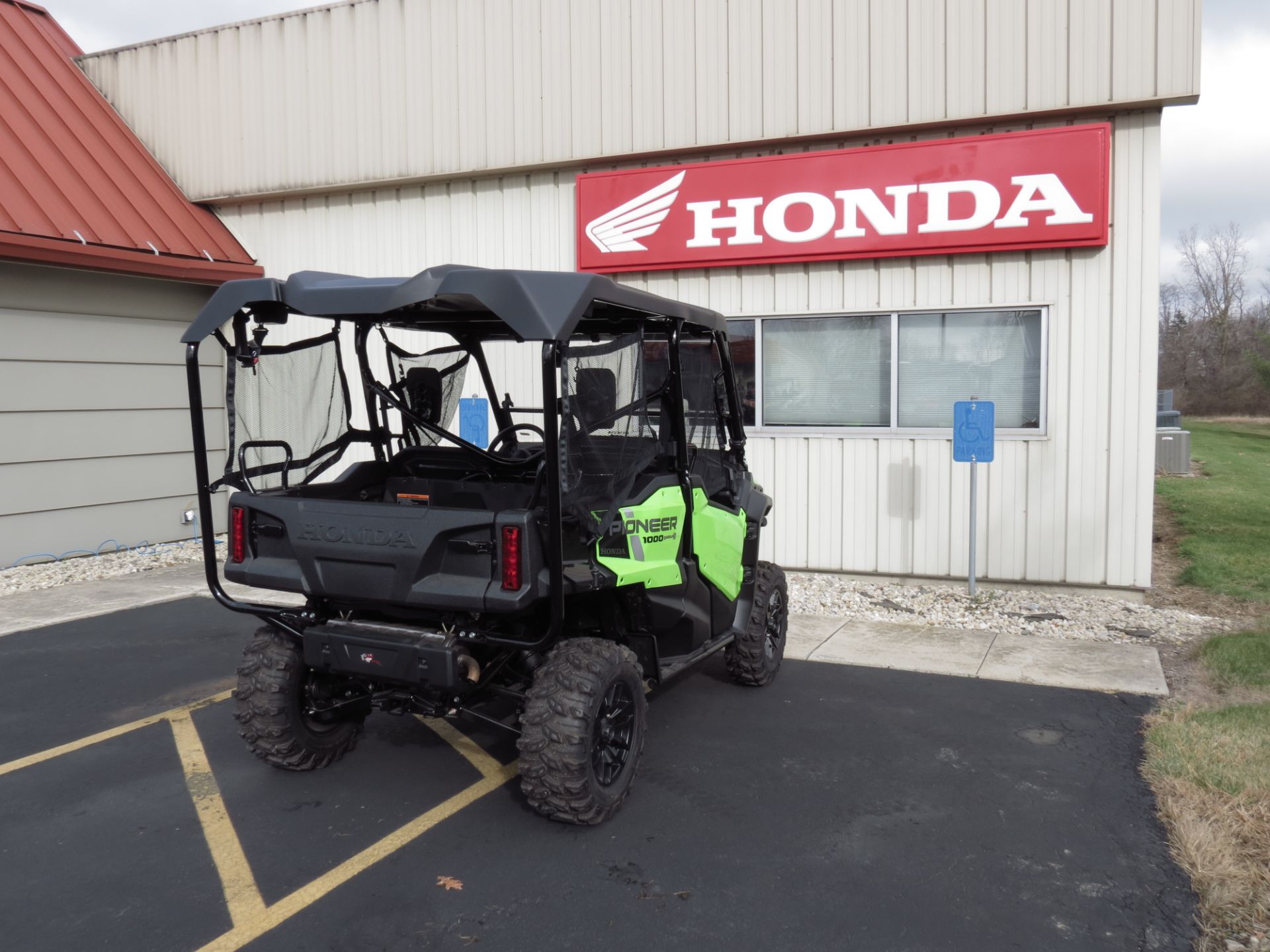 2023 Honda Pioneer 1000-5 Deluxe in Lima, Ohio - Photo 9