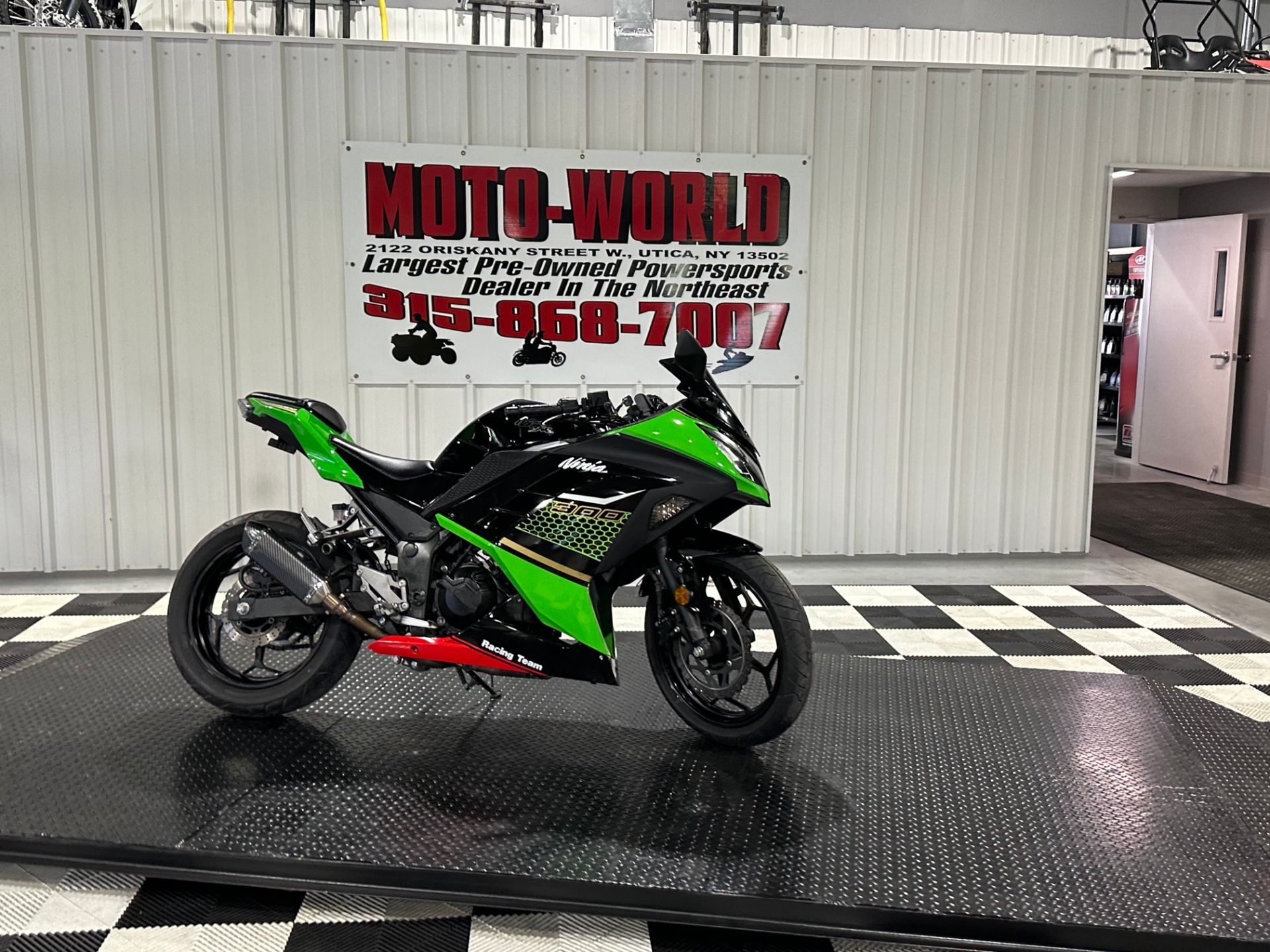 2014 Kawasaki Ninja® 300 ABS SE in Utica, New York - Photo 5