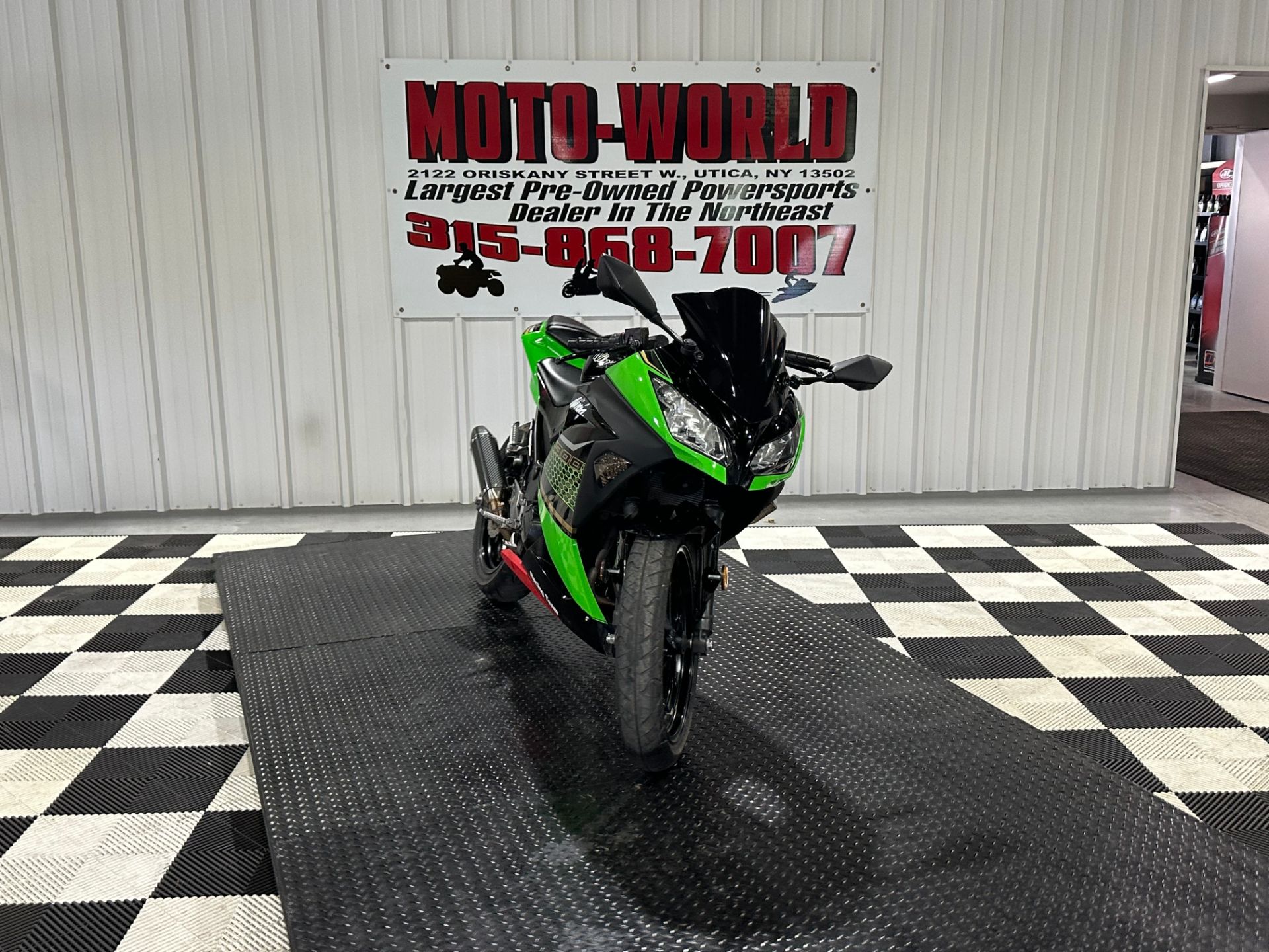 2014 Kawasaki Ninja® 300 ABS SE in Utica, New York - Photo 9