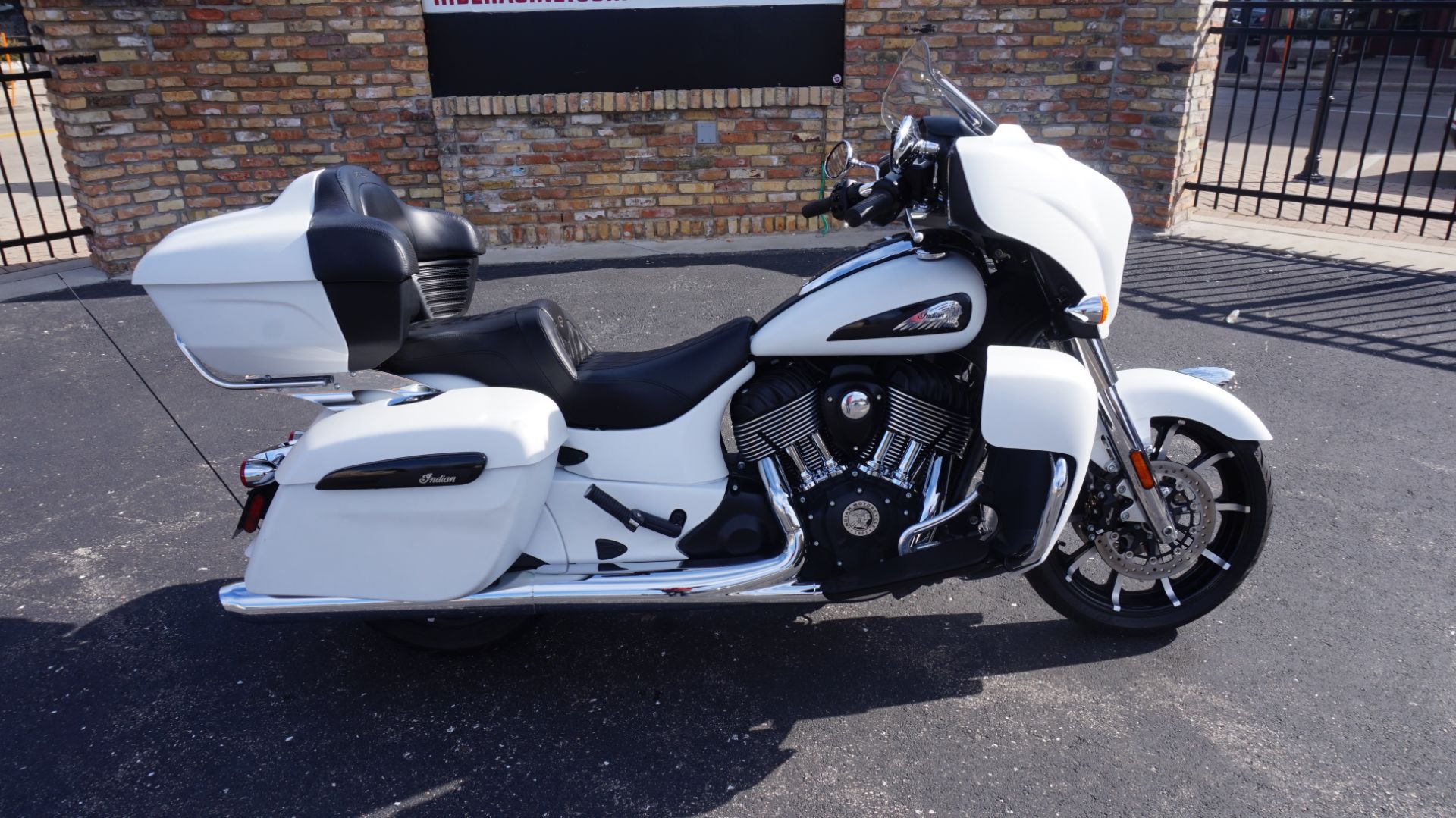 2020 Indian Motorcycle Roadmaster® Dark Horse® in Racine, Wisconsin - Photo 2