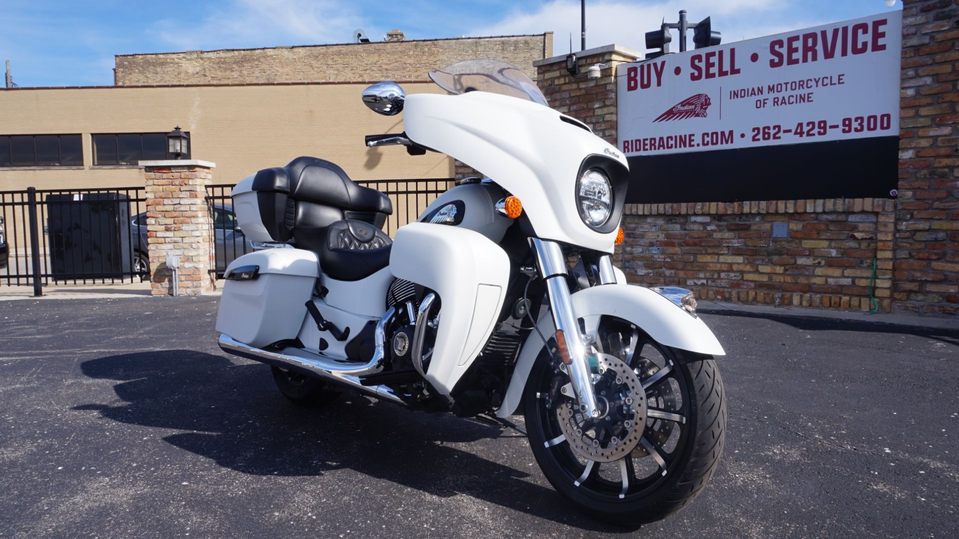 2020 Indian Motorcycle Roadmaster® Dark Horse® in Racine, Wisconsin - Photo 3