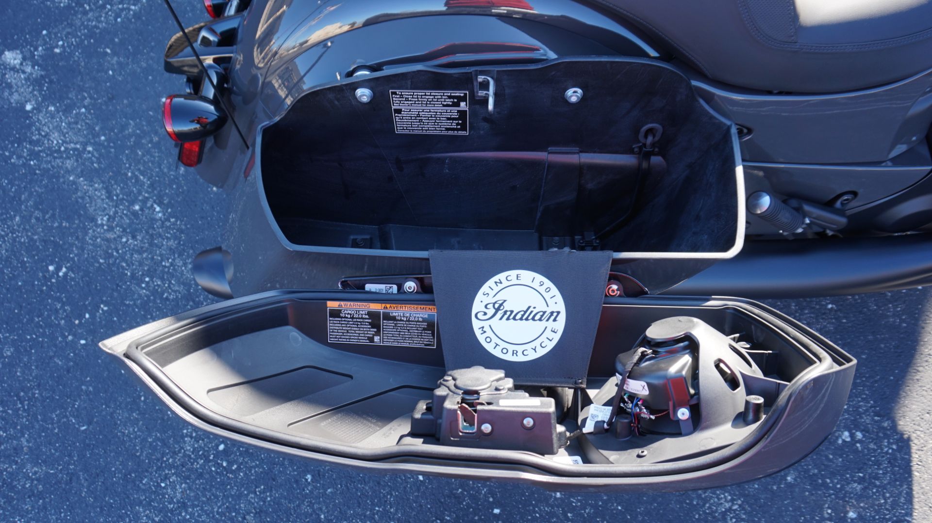 2024 Indian Motorcycle Chieftain® Dark Horse® with PowerBand Audio Package in Racine, Wisconsin - Photo 42