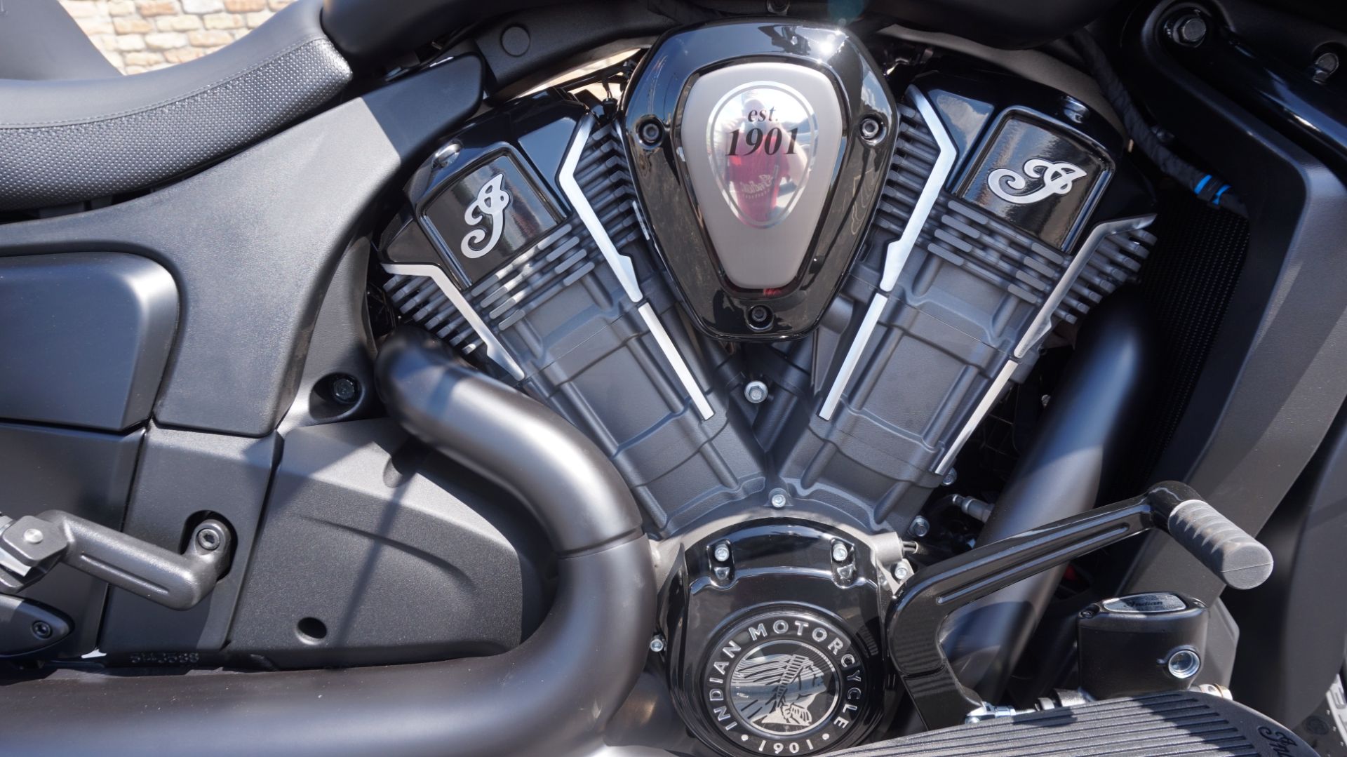 2024 Indian Motorcycle Challenger® Dark Horse® in Racine, Wisconsin - Photo 15