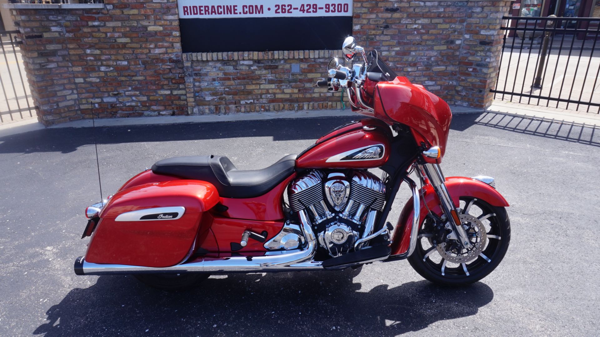 2019 Indian Motorcycle Chieftain® Limited ABS in Racine, Wisconsin - Photo 2