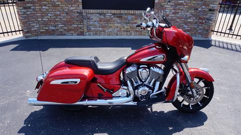 2019 Indian Motorcycle Chieftain® Limited ABS in Racine, Wisconsin - Photo 2