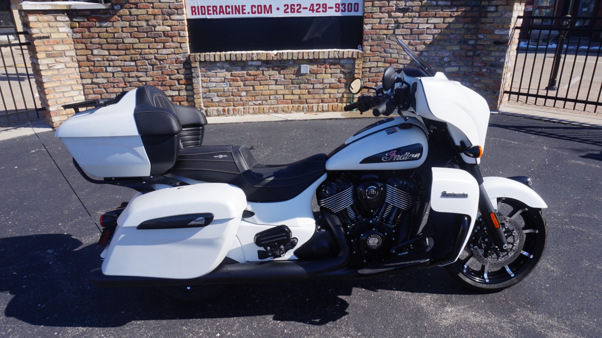 2021 Indian Motorcycle Roadmaster® Dark Horse® in Racine, Wisconsin - Photo 3