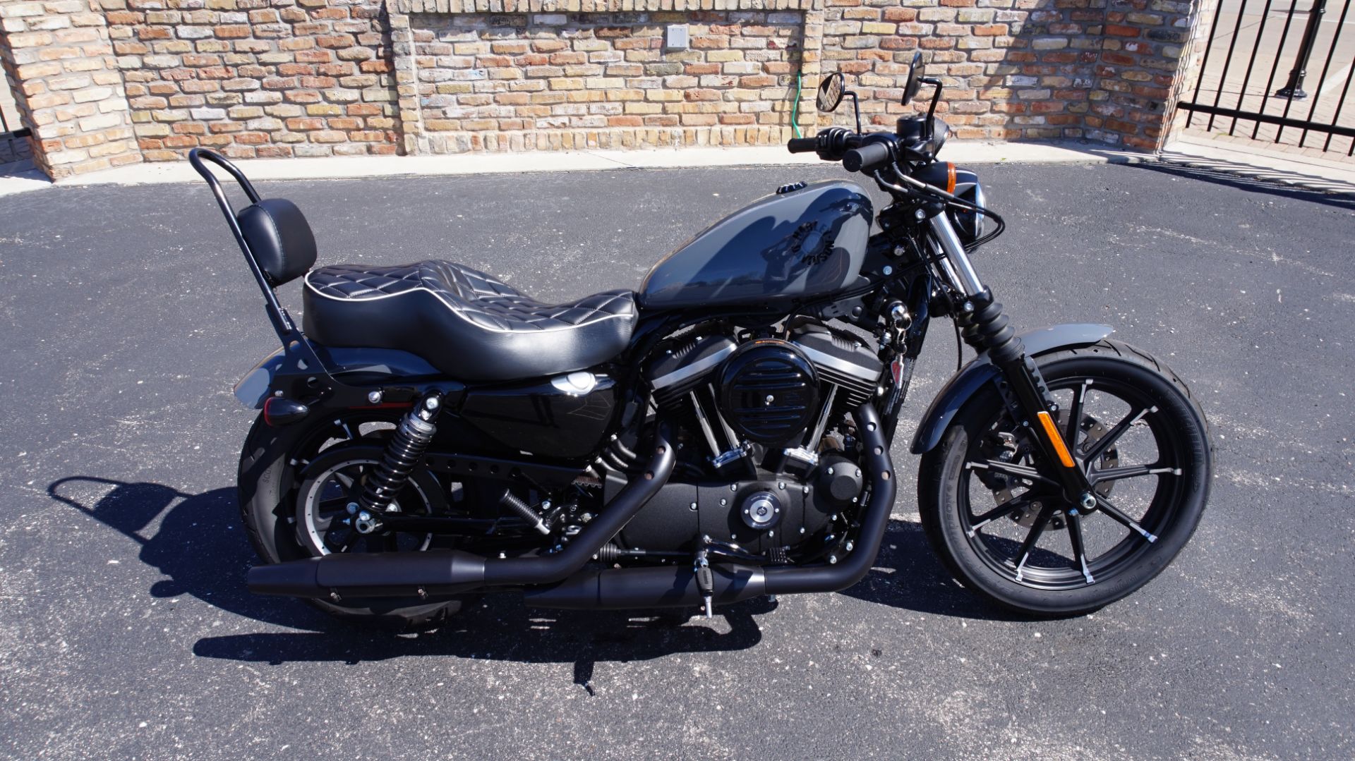 2022 Harley-Davidson Iron 883™ in Racine, Wisconsin - Photo 2