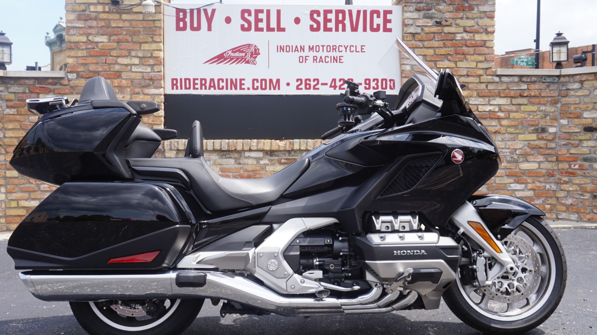 2019 Honda Gold Wing Tour Automatic DCT in Racine, Wisconsin - Photo 2