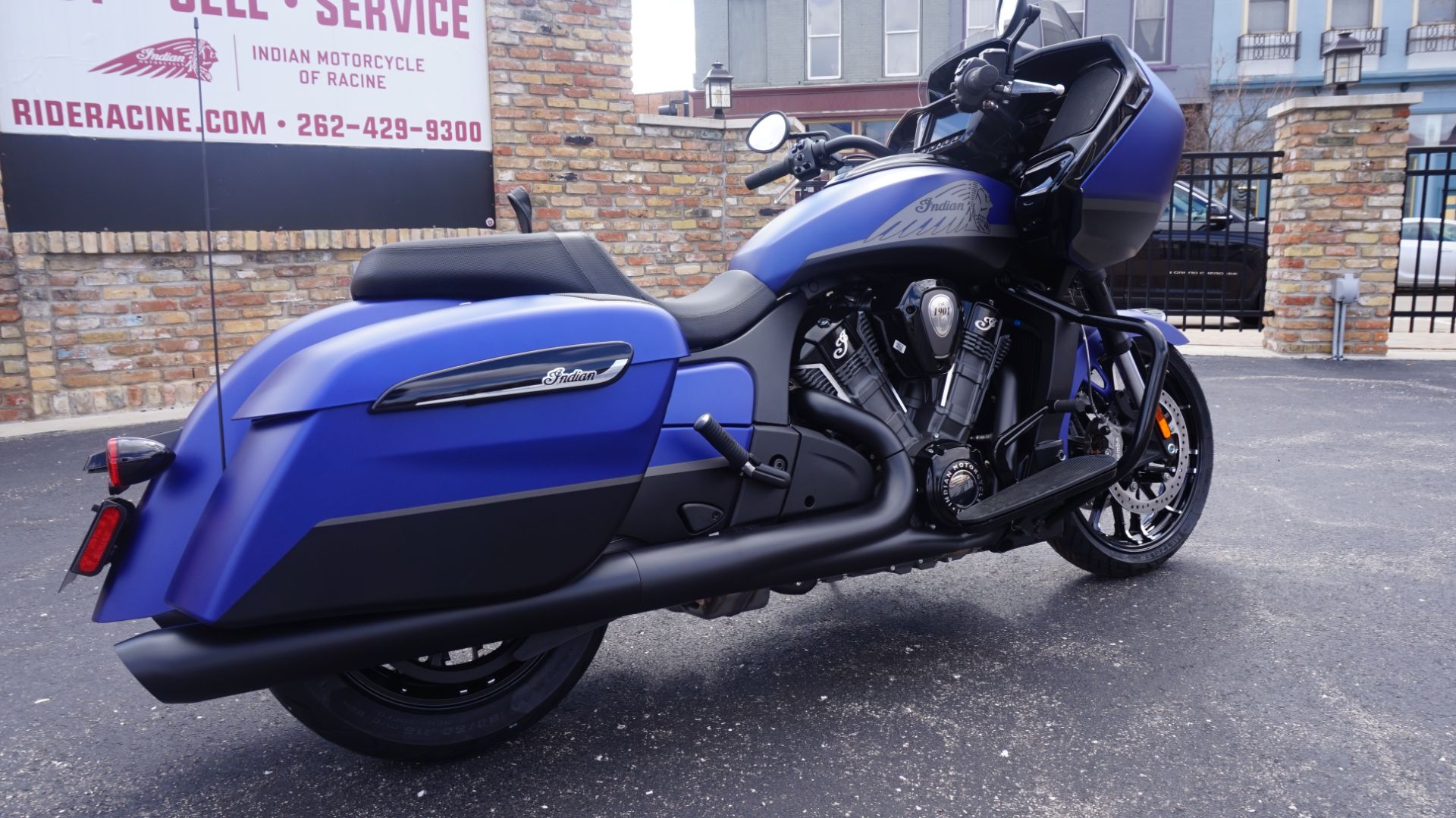 2024 Indian Motorcycle Challenger® Dark Horse® with PowerBand Audio Package in Racine, Wisconsin - Photo 6