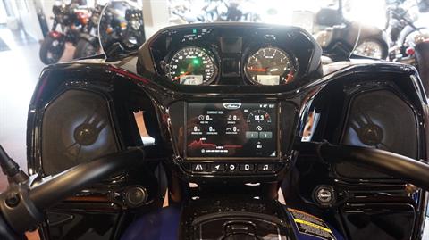 2024 Indian Motorcycle Challenger® Dark Horse® with PowerBand Audio Package in Racine, Wisconsin - Photo 24