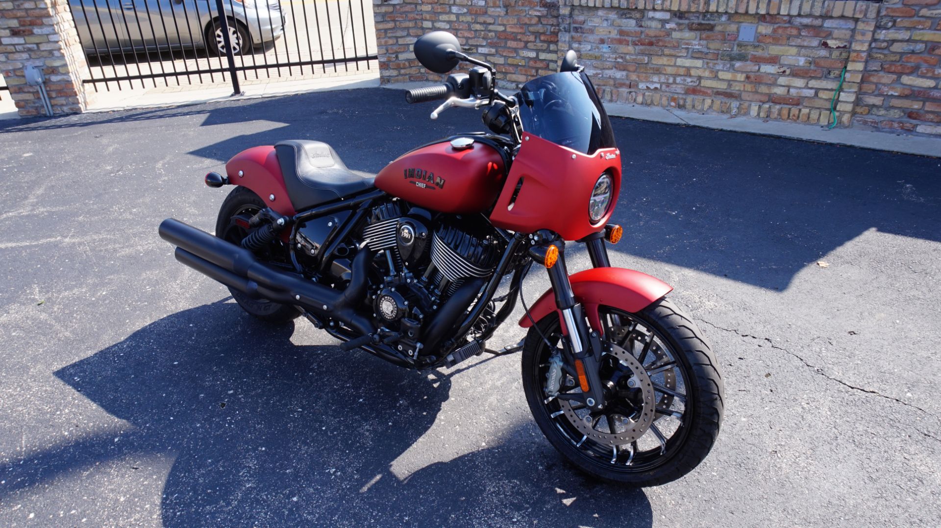 2023 Indian Motorcycle Sport Chief Dark Horse® in Racine, Wisconsin - Photo 4