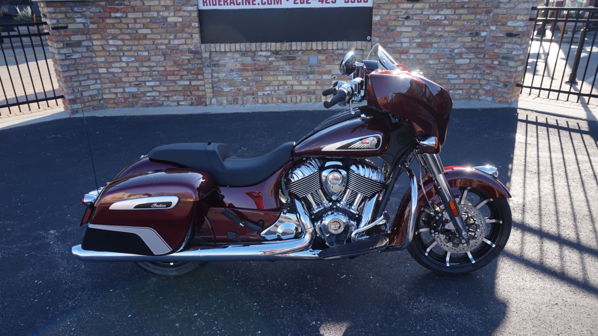 2024 Indian Motorcycle Chieftain® Limited in Racine, Wisconsin - Photo 2