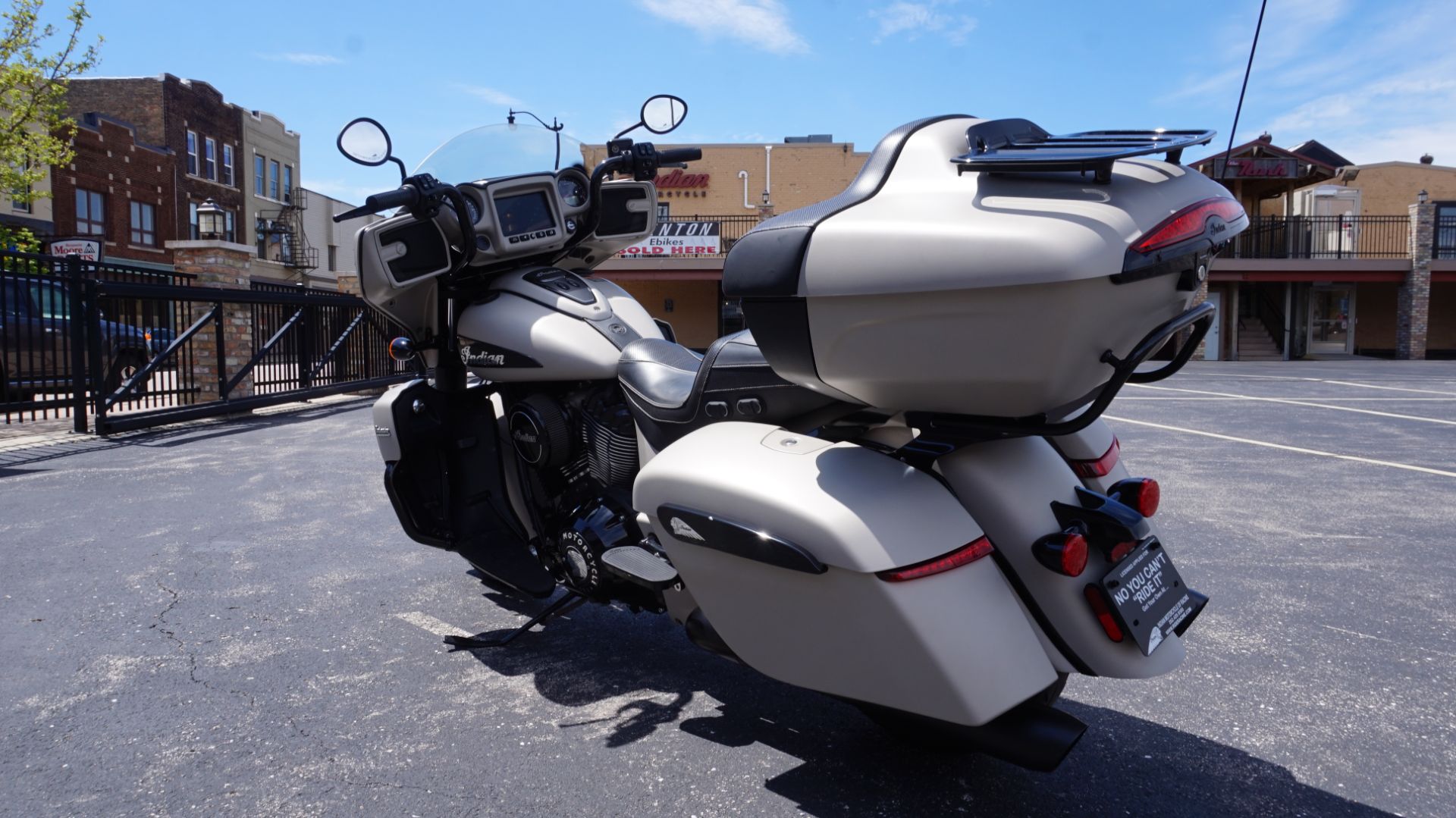 2023 Indian Motorcycle Roadmaster® Dark Horse® in Racine, Wisconsin - Photo 10