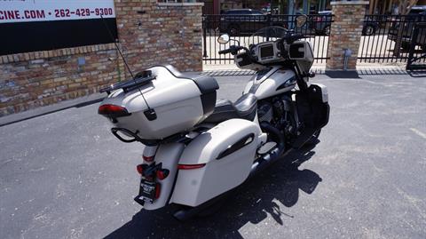 2023 Indian Motorcycle Roadmaster® Dark Horse® in Racine, Wisconsin - Photo 14