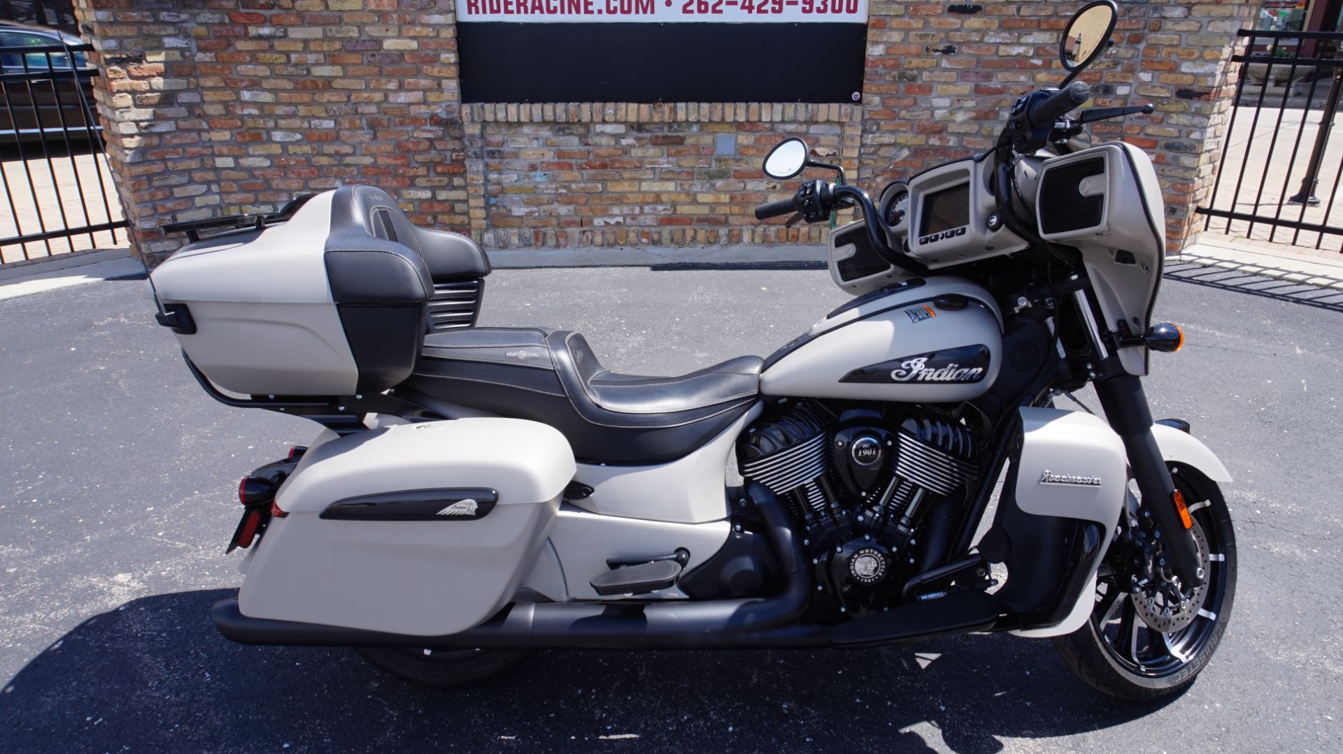 2023 Indian Motorcycle Roadmaster® Dark Horse® in Racine, Wisconsin - Photo 58