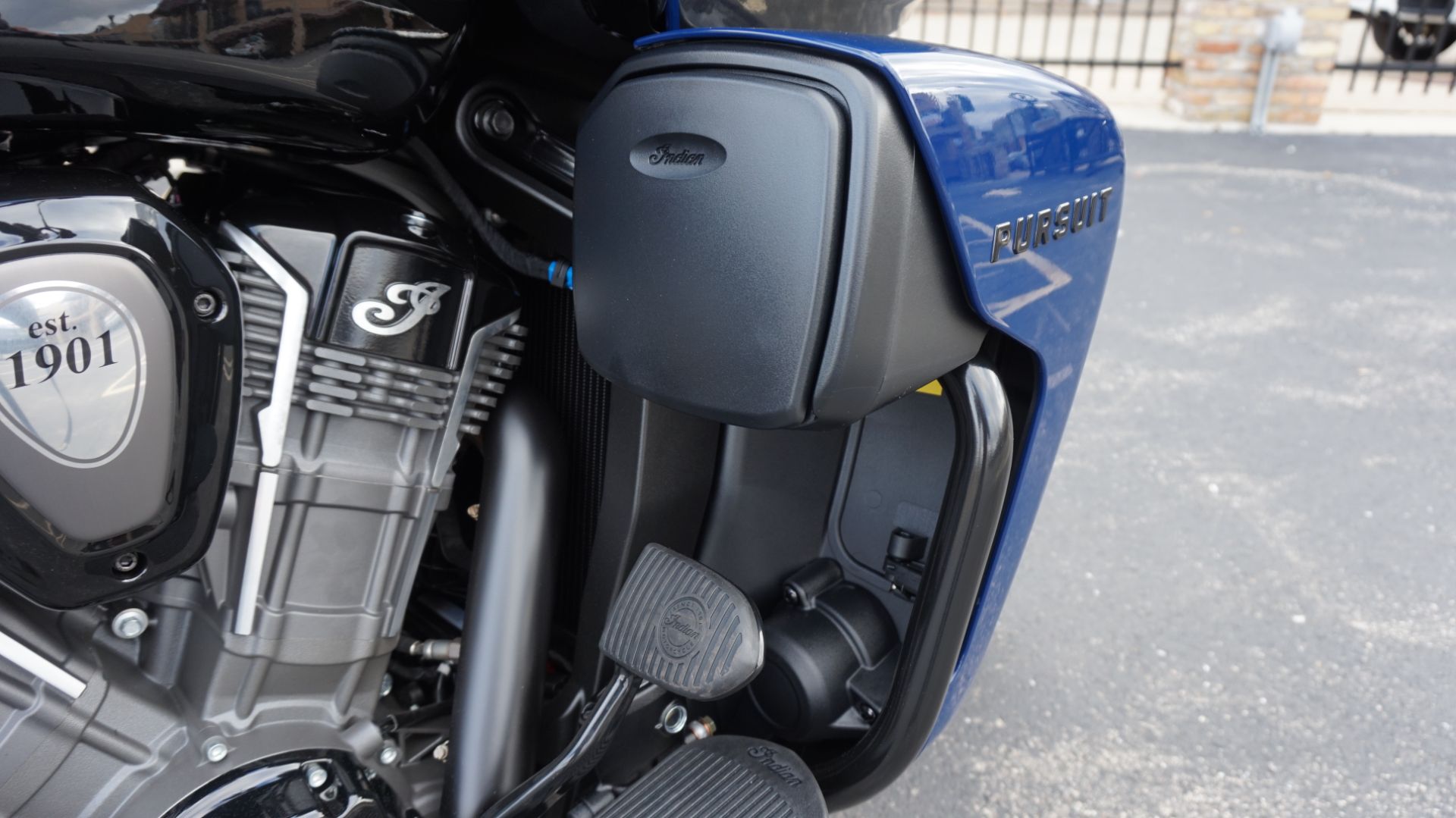 2024 Indian Motorcycle Pursuit® Dark Horse® with PowerBand Audio Package in Racine, Wisconsin - Photo 18