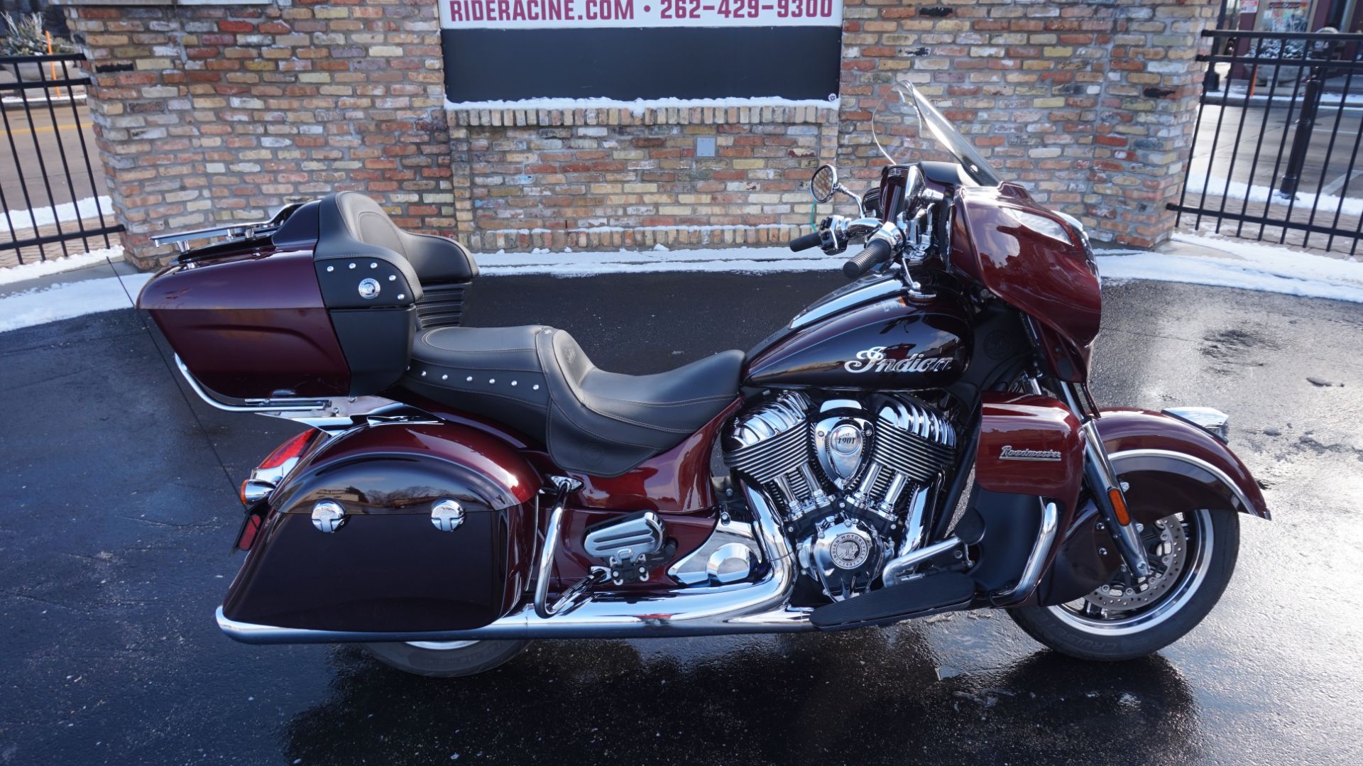 2021 Indian Motorcycle Roadmaster® in Racine, Wisconsin - Photo 2
