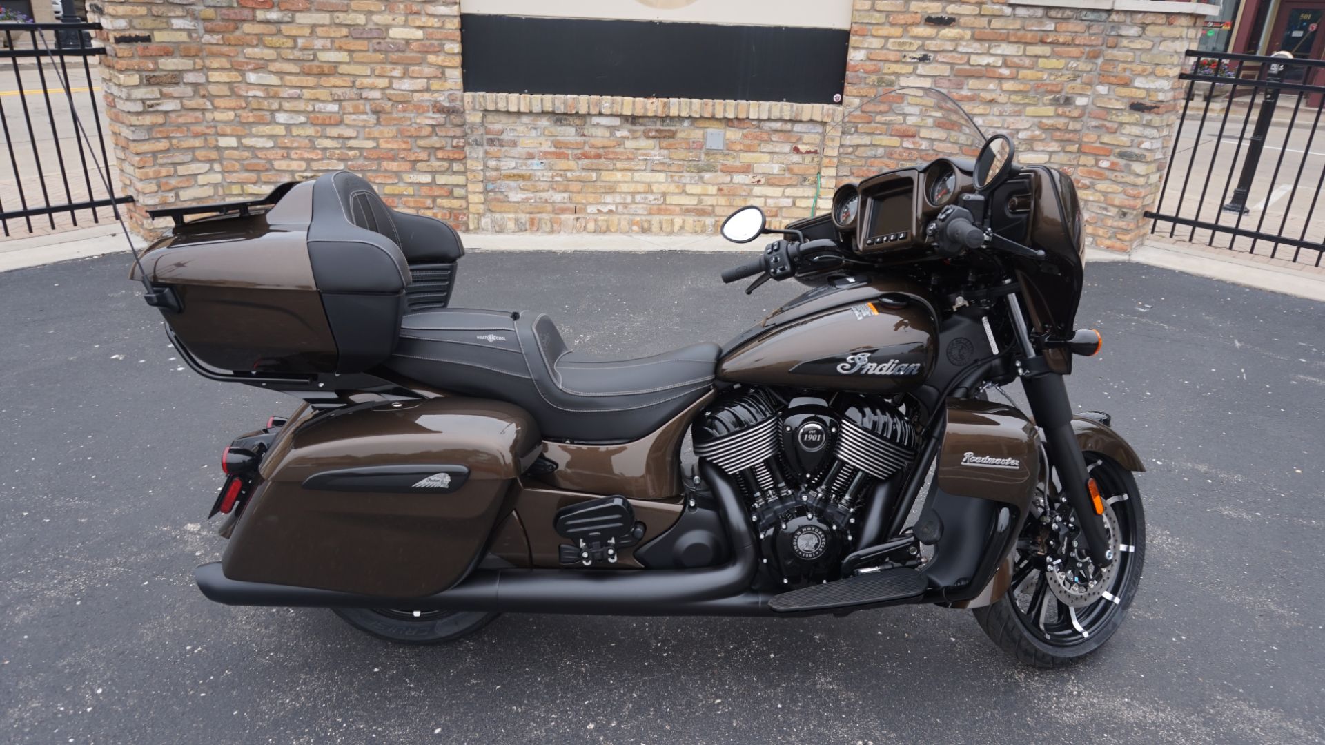 2023 Indian Motorcycle Roadmaster® Dark Horse® in Racine, Wisconsin - Photo 53