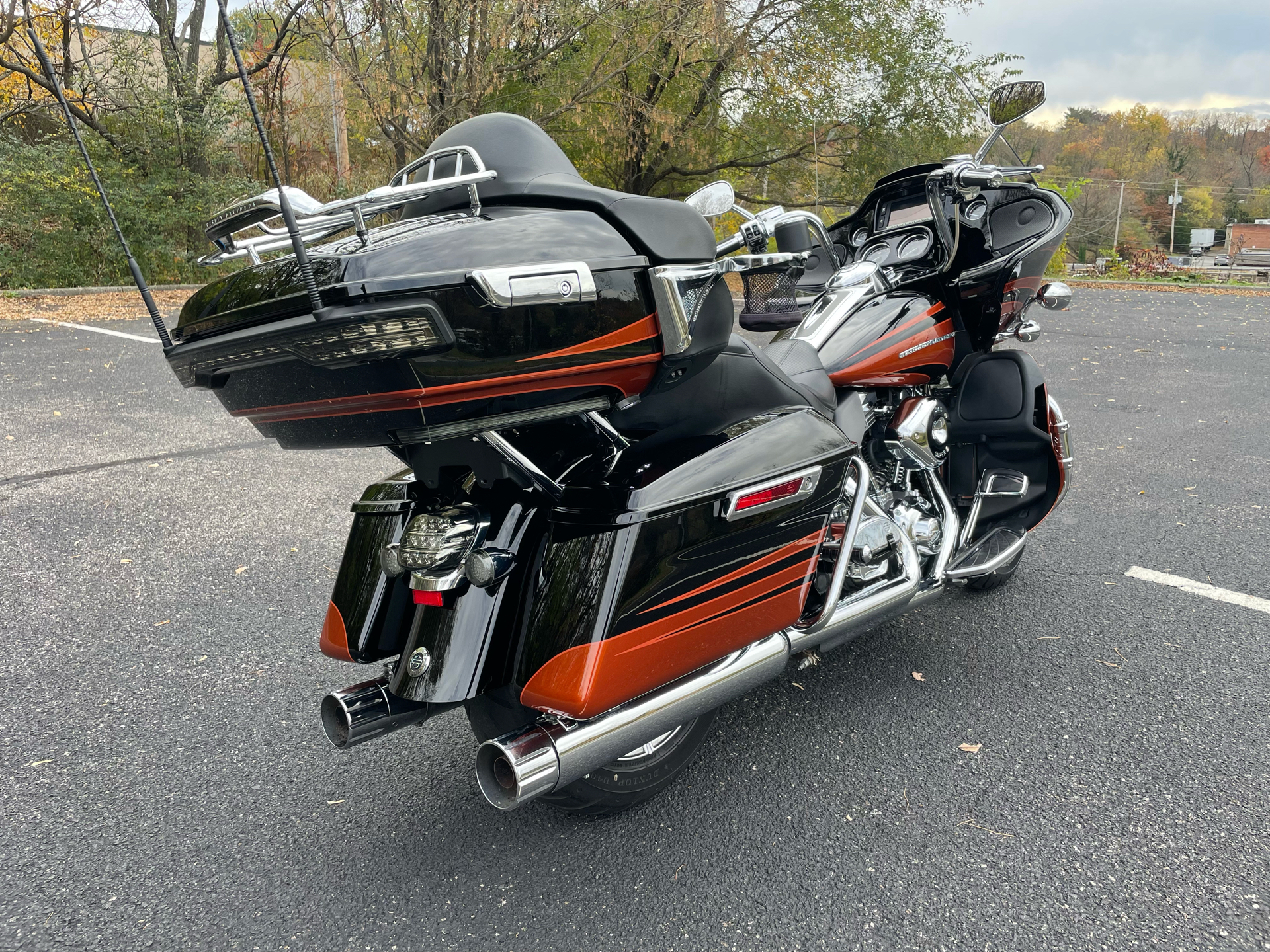 2015 Harley-Davidson CVO Road Glide Ultra in Roanoke, Virginia - Photo 5