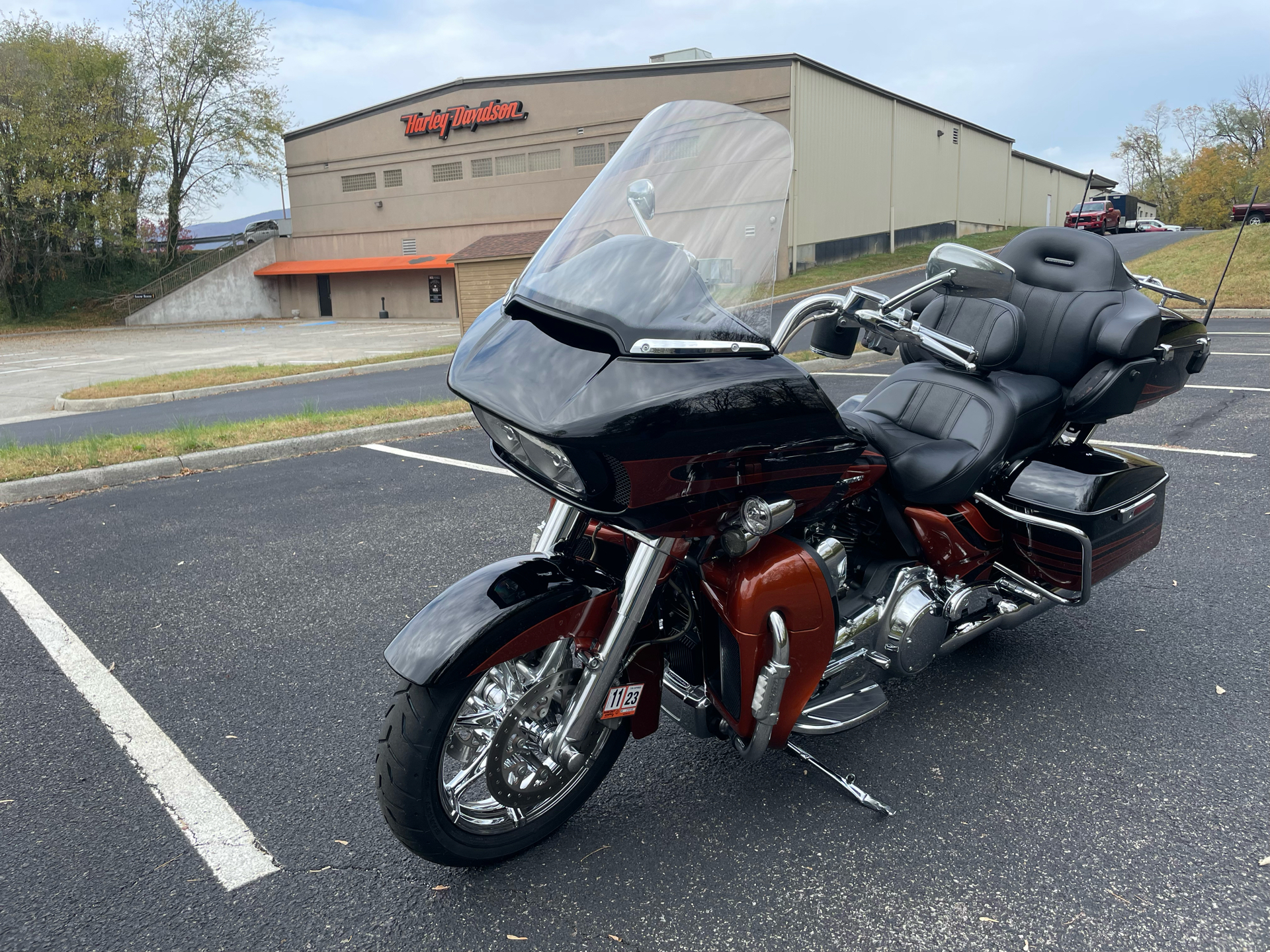 2015 Harley-Davidson CVO Road Glide Ultra in Roanoke, Virginia - Photo 8