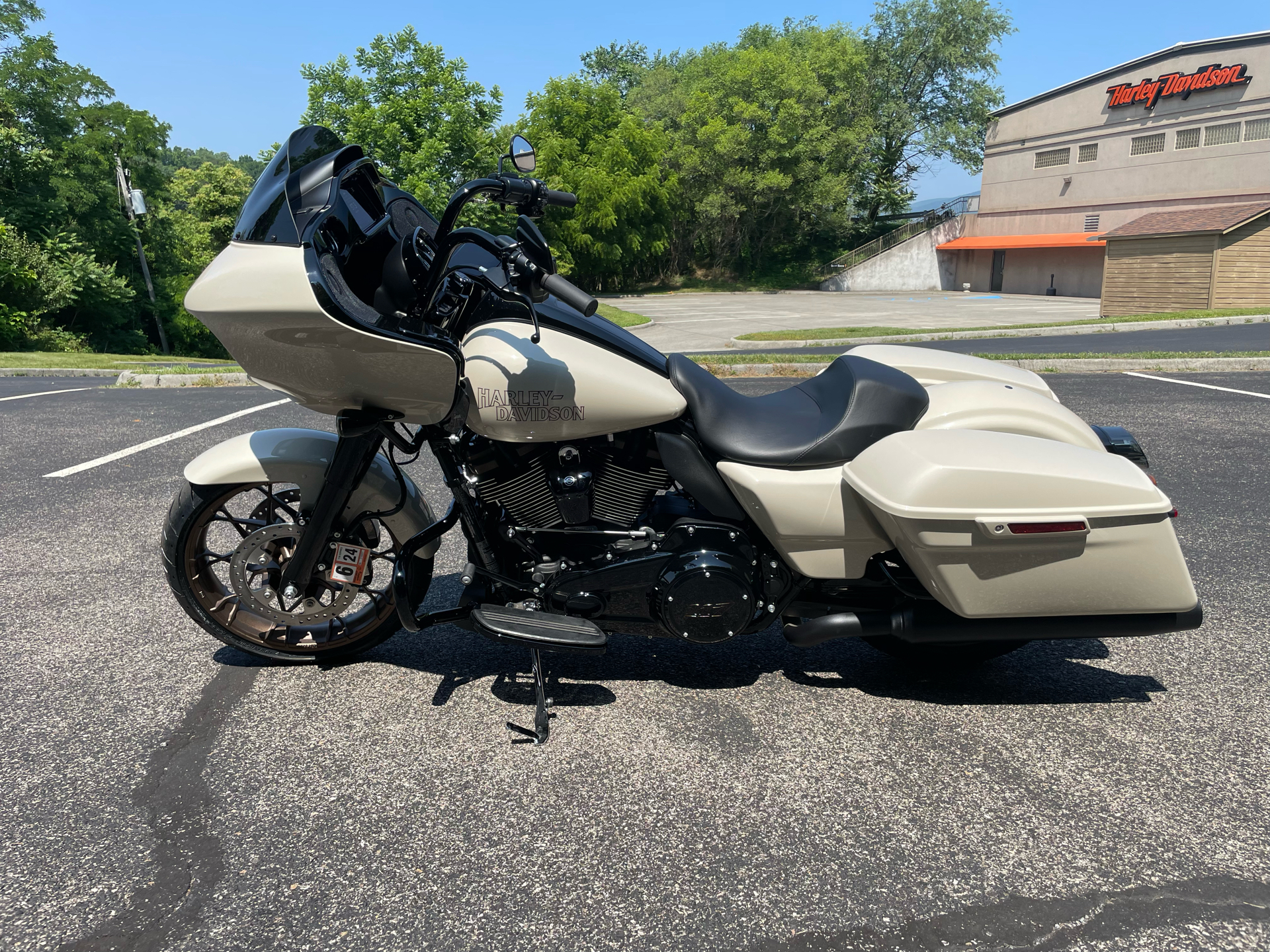 2023 Harley-Davidson Road Glide ST in Roanoke, Virginia - Photo 2