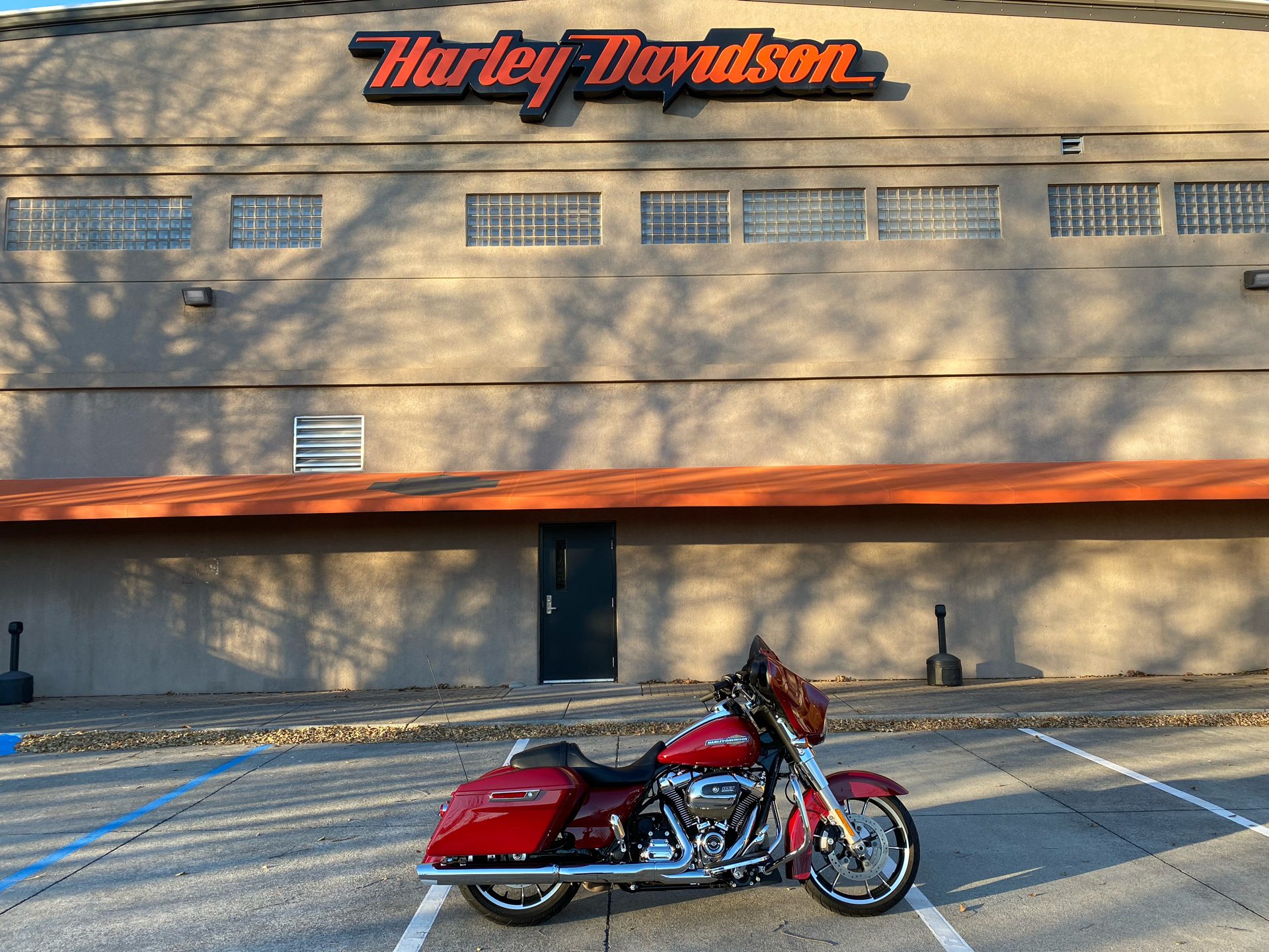 2021 Harley-Davidson Street Glide in Roanoke, Virginia - Photo 2