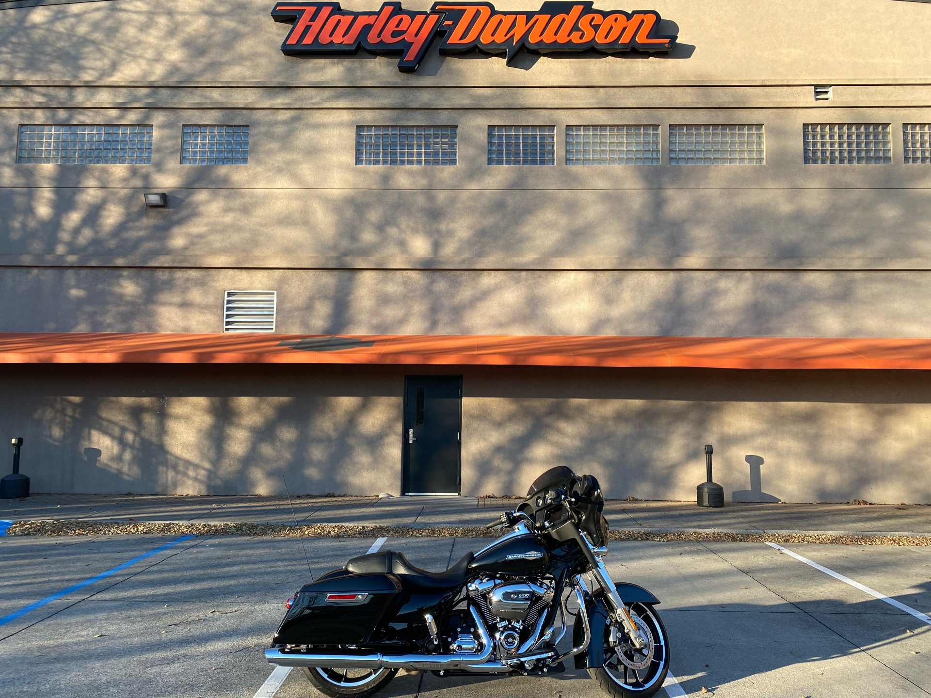 2021 Harley-Davidson Street Glide in Roanoke, Virginia - Photo 2