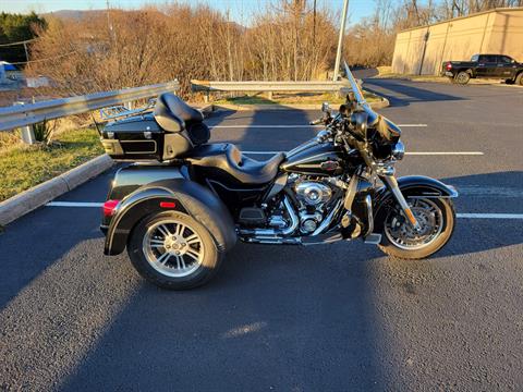 2011 Harley-Davidson Tri Glide® Ultra Classic® in Roanoke, Virginia - Photo 2