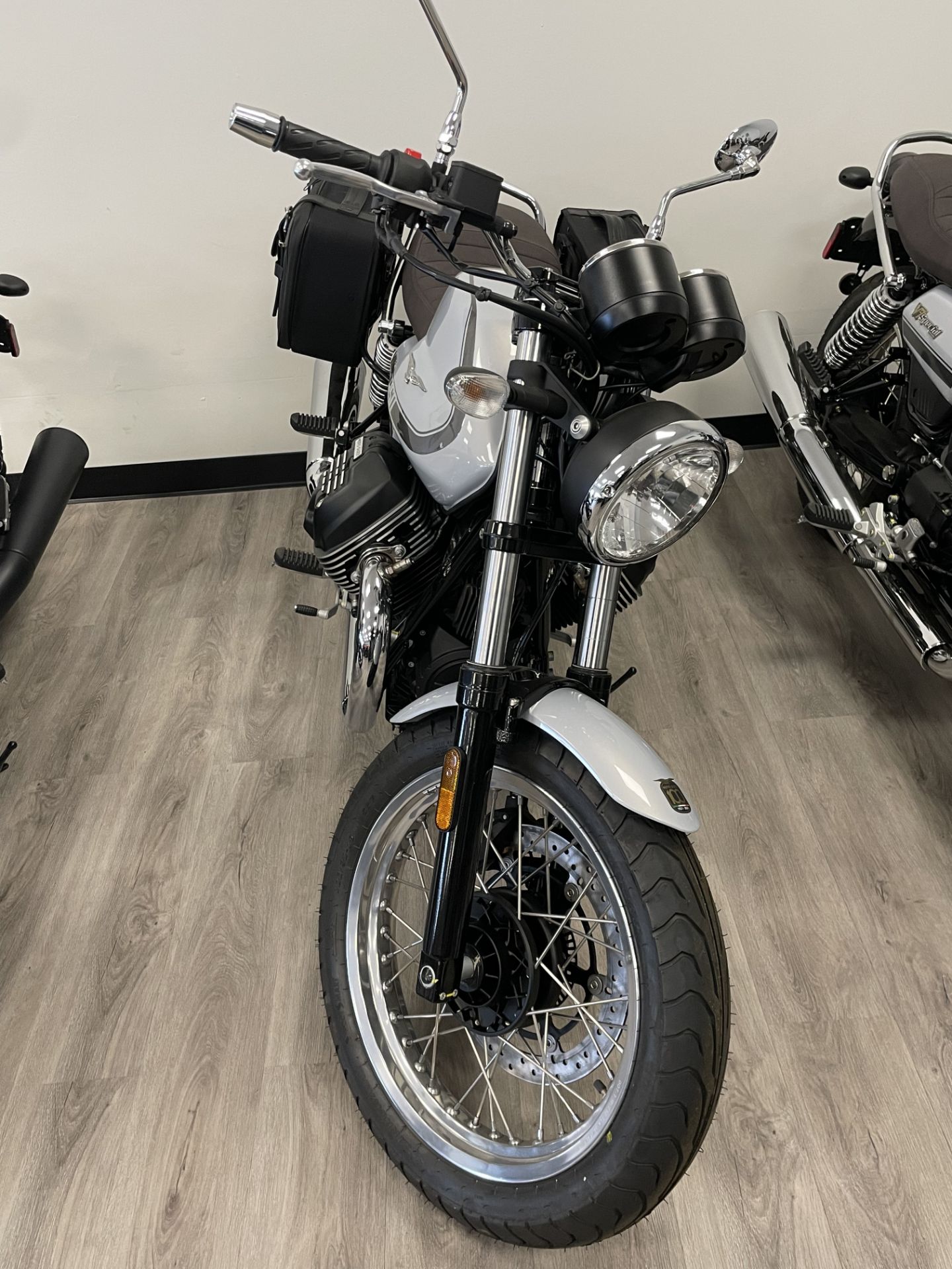 2021 Moto Guzzi V7 Special E5 in Knoxville, Tennessee - Photo 2