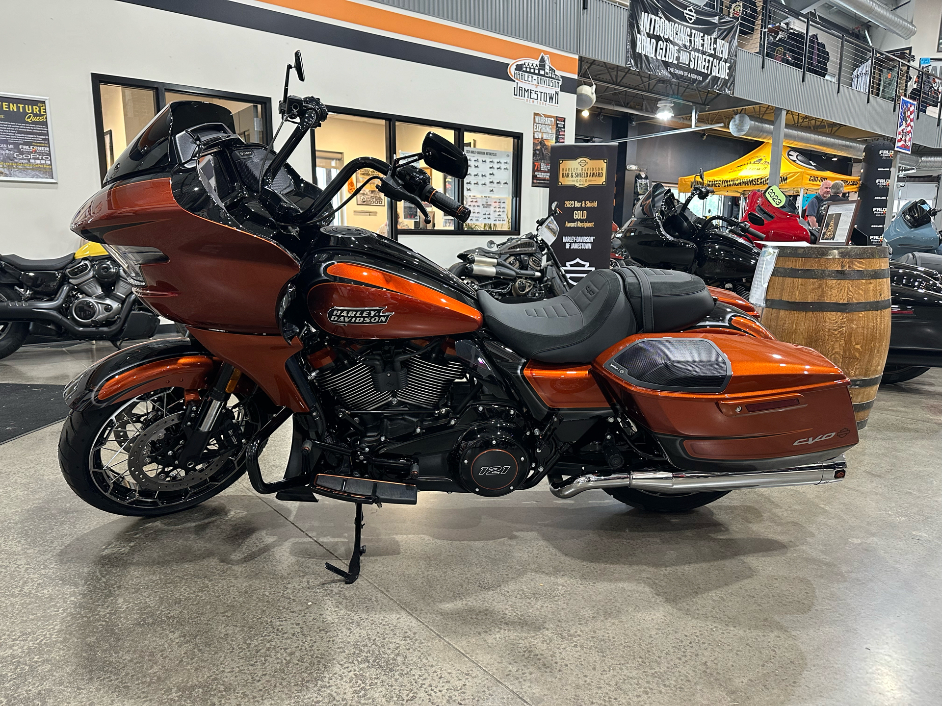 2023 Harley-Davidson CVO™ Road Glide® in Falconer, New York - Photo 5