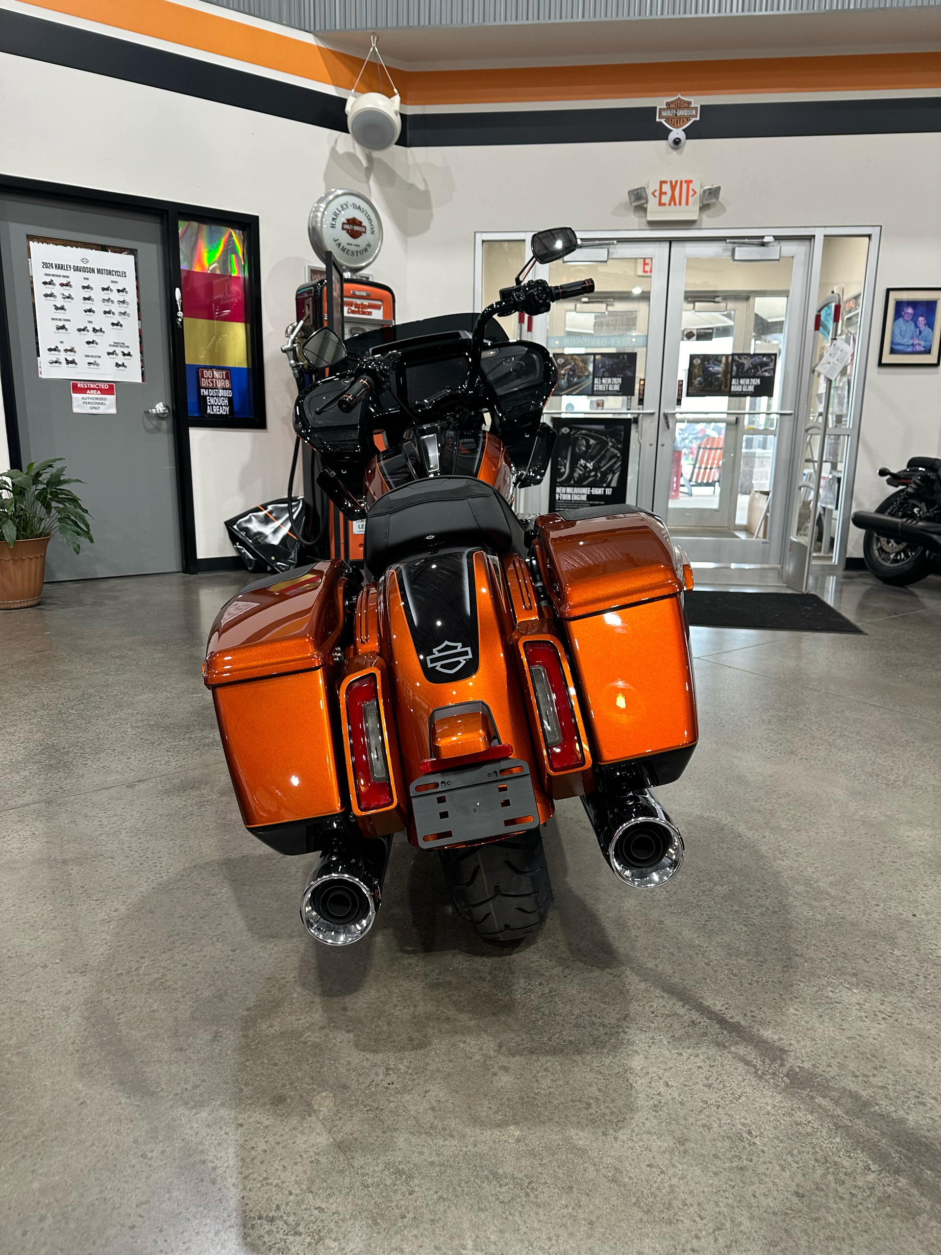 2023 Harley-Davidson CVO™ Road Glide® in Falconer, New York - Photo 7