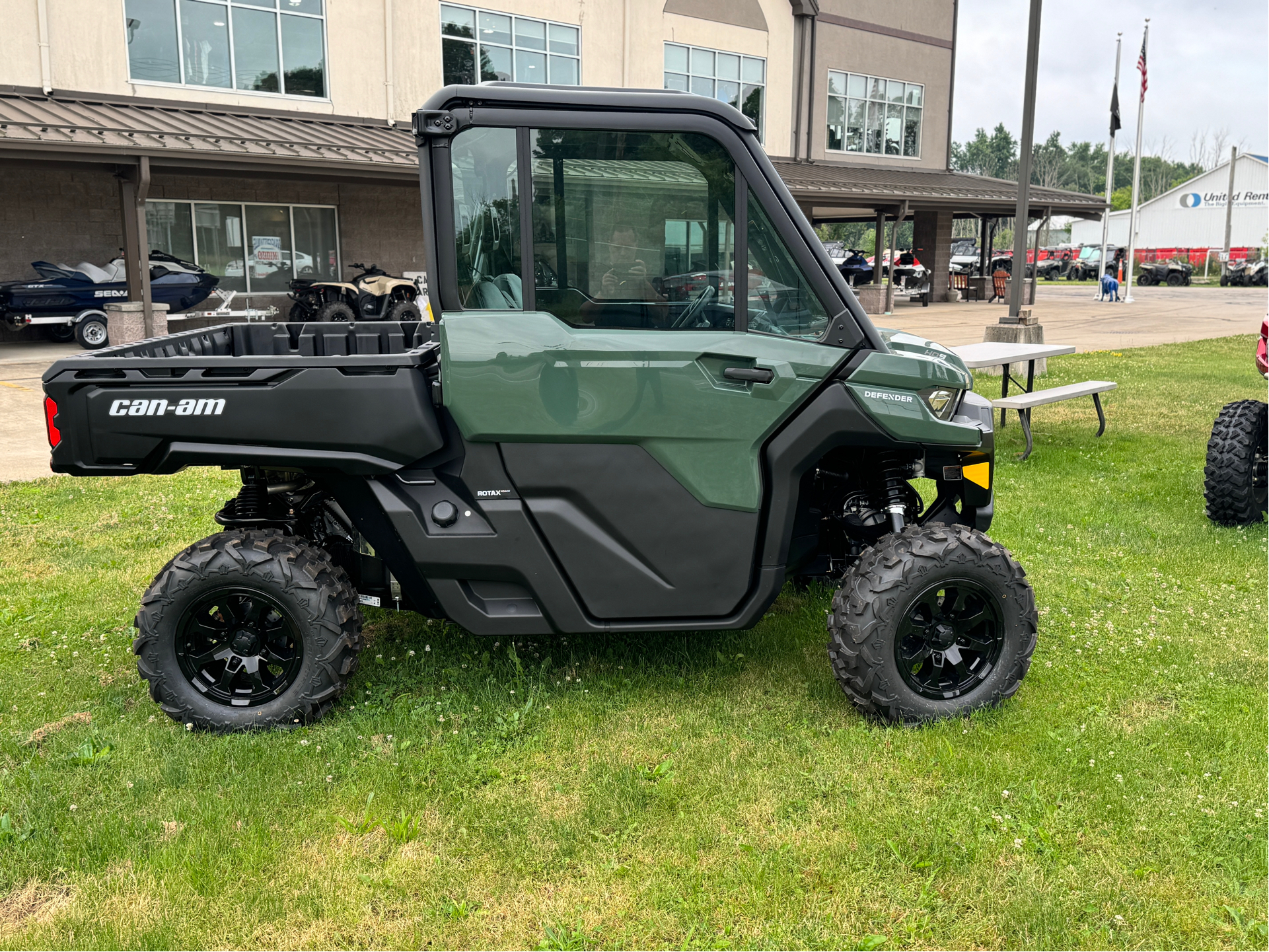 2024 Can-Am Defender DPS CAB in Falconer, New York - Photo 7