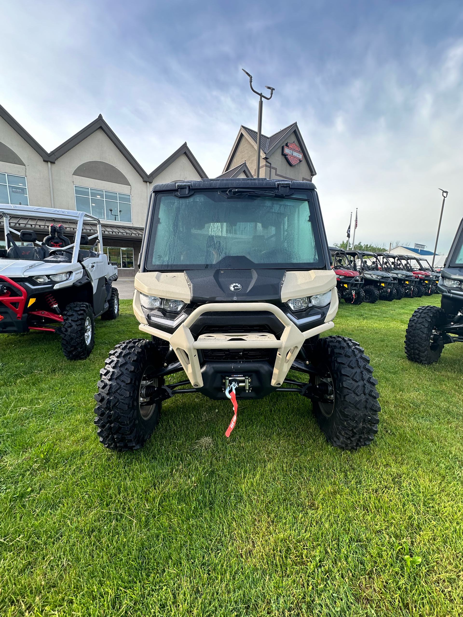 2024 Can-Am Defender MAX Limited in Falconer, New York - Photo 3
