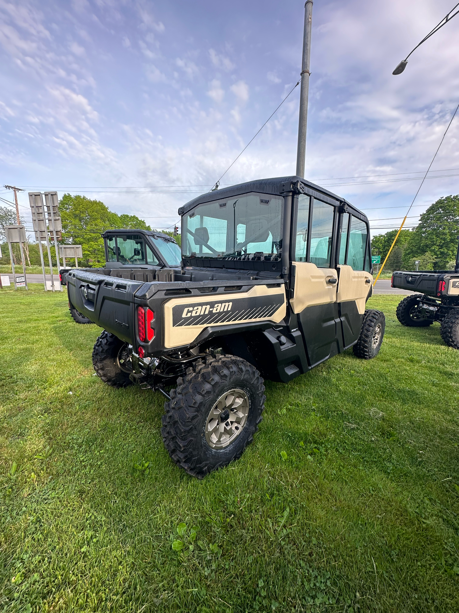 2024 Can-Am Defender MAX Limited in Falconer, New York - Photo 8