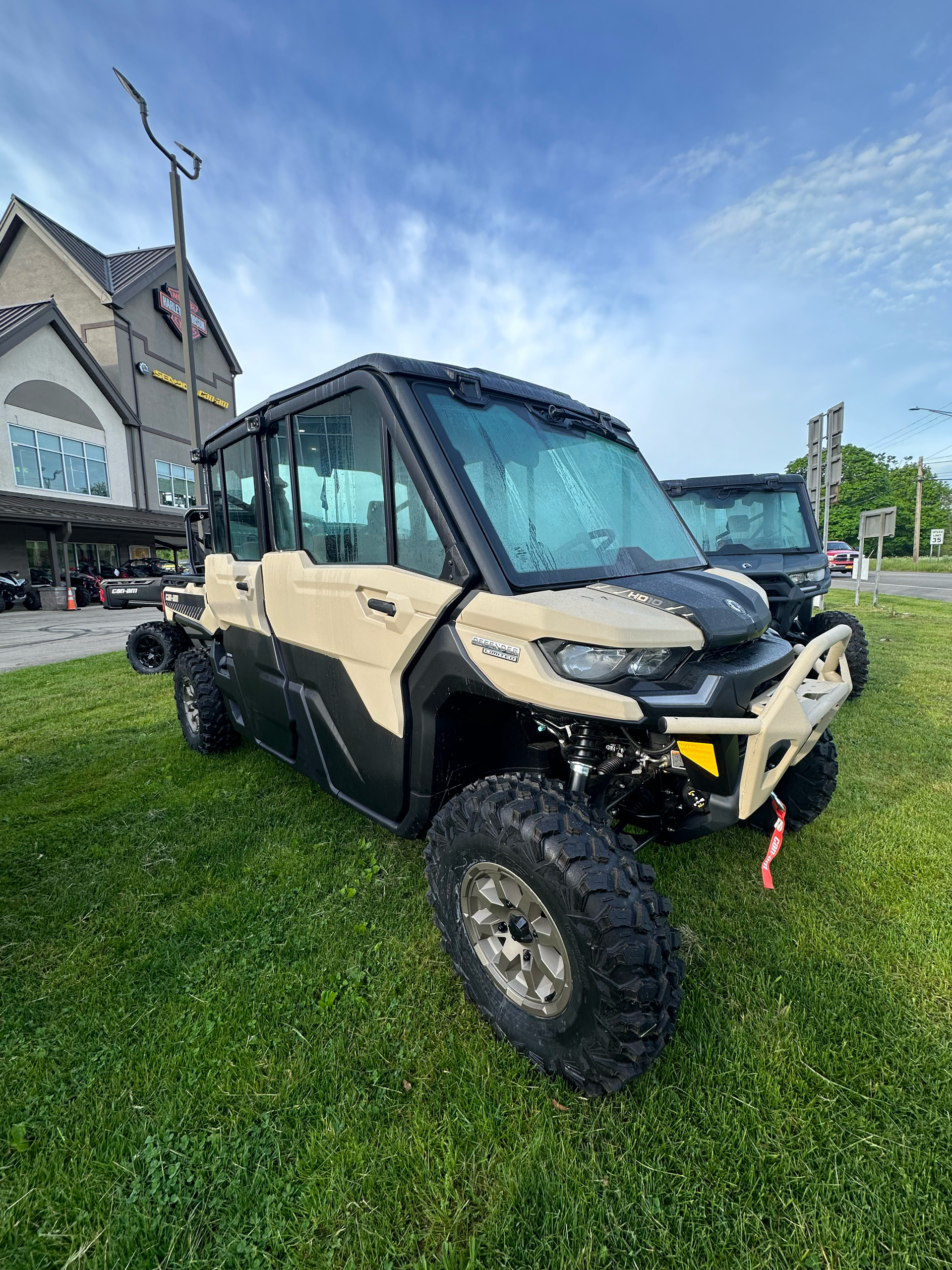 2024 Can-Am Defender MAX Limited in Falconer, New York - Photo 2