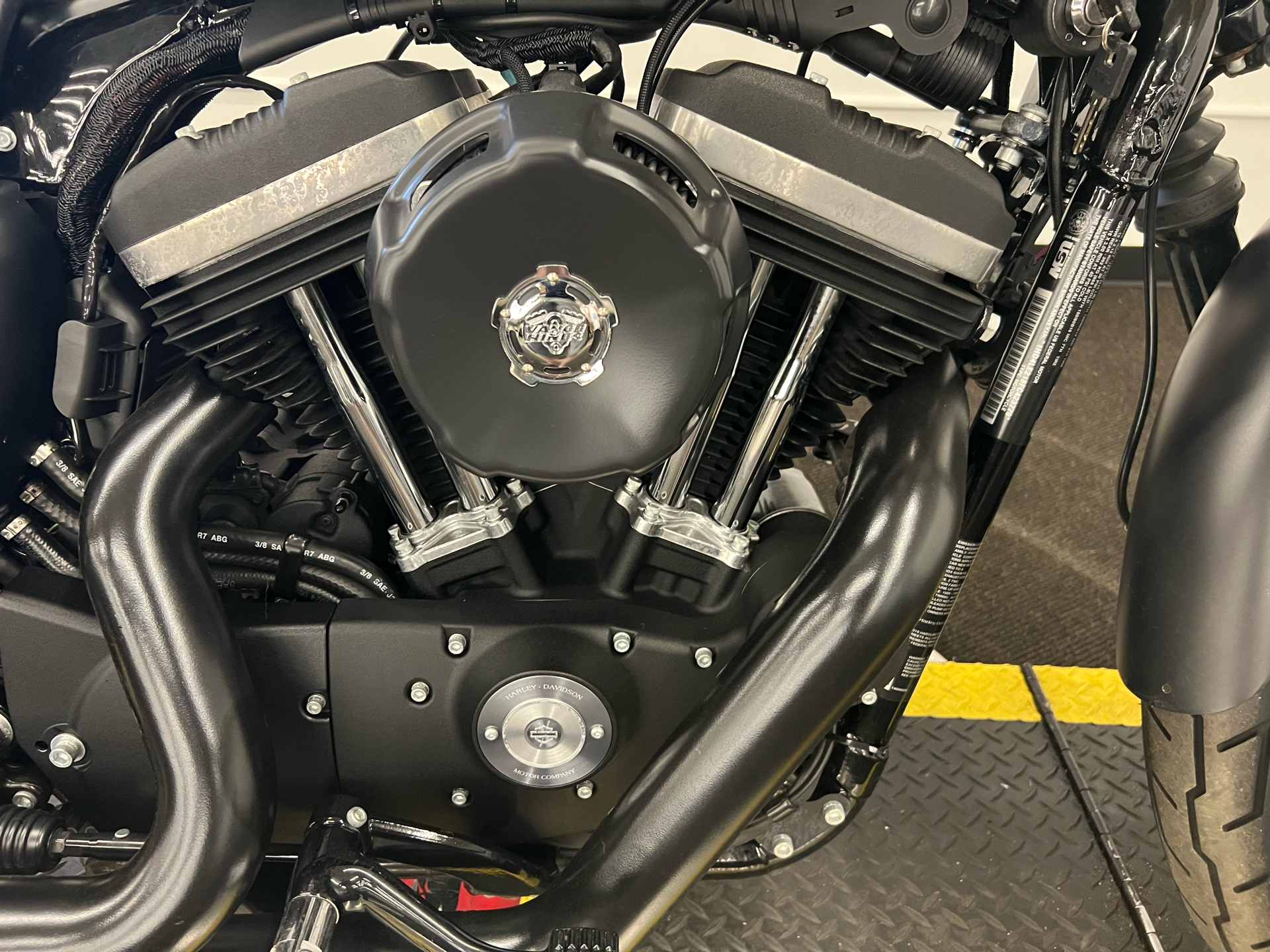 2015 Harley-Davidson Iron 883™ in Tyrone, Pennsylvania - Photo 3