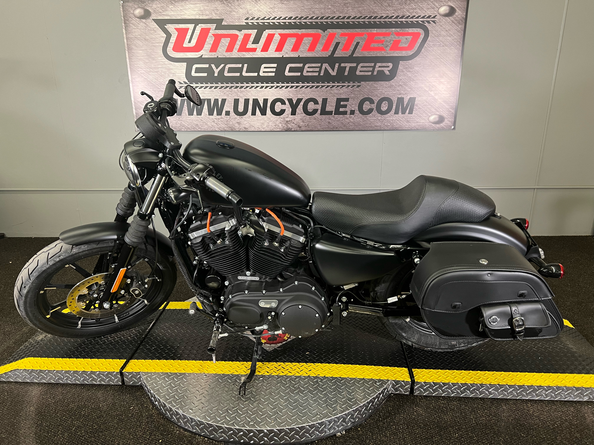 2019 Harley-Davidson Iron 883™ in Tyrone, Pennsylvania - Photo 10