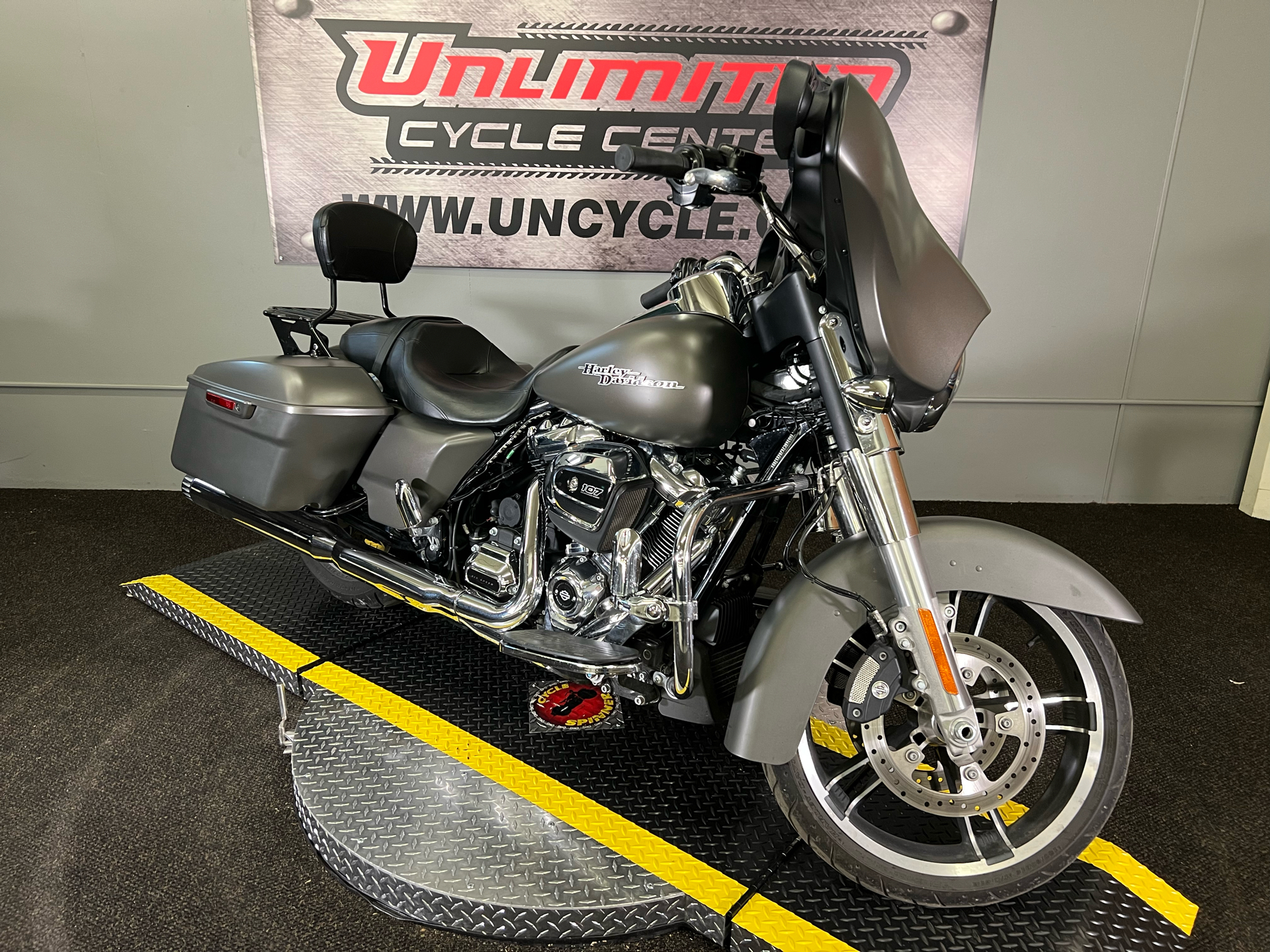 2018 Harley-Davidson Street Glide® in Tyrone, Pennsylvania - Photo 1