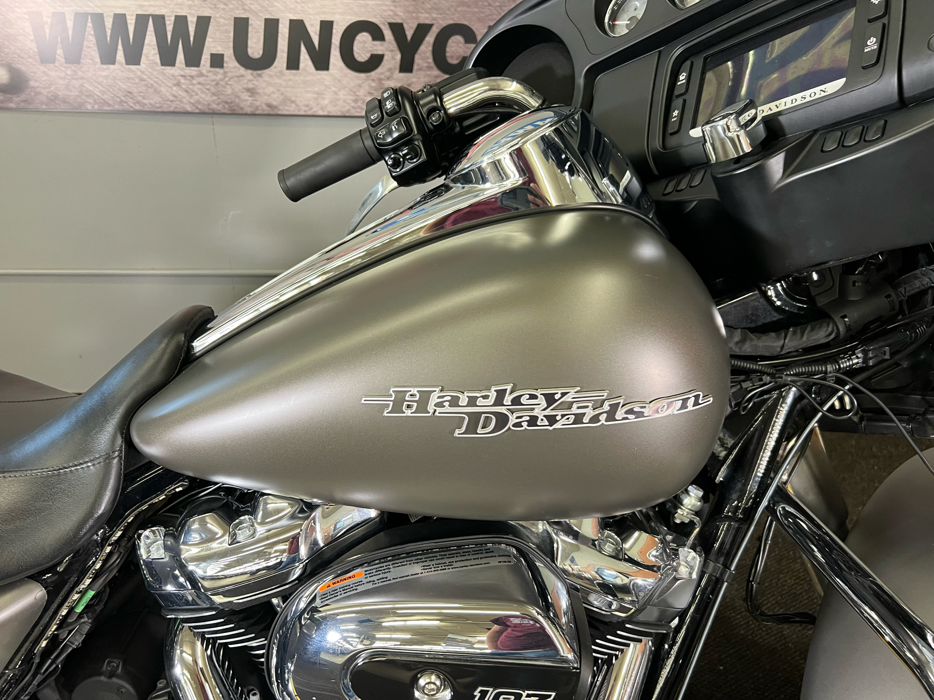 2018 Harley-Davidson Street Glide® in Tyrone, Pennsylvania - Photo 4