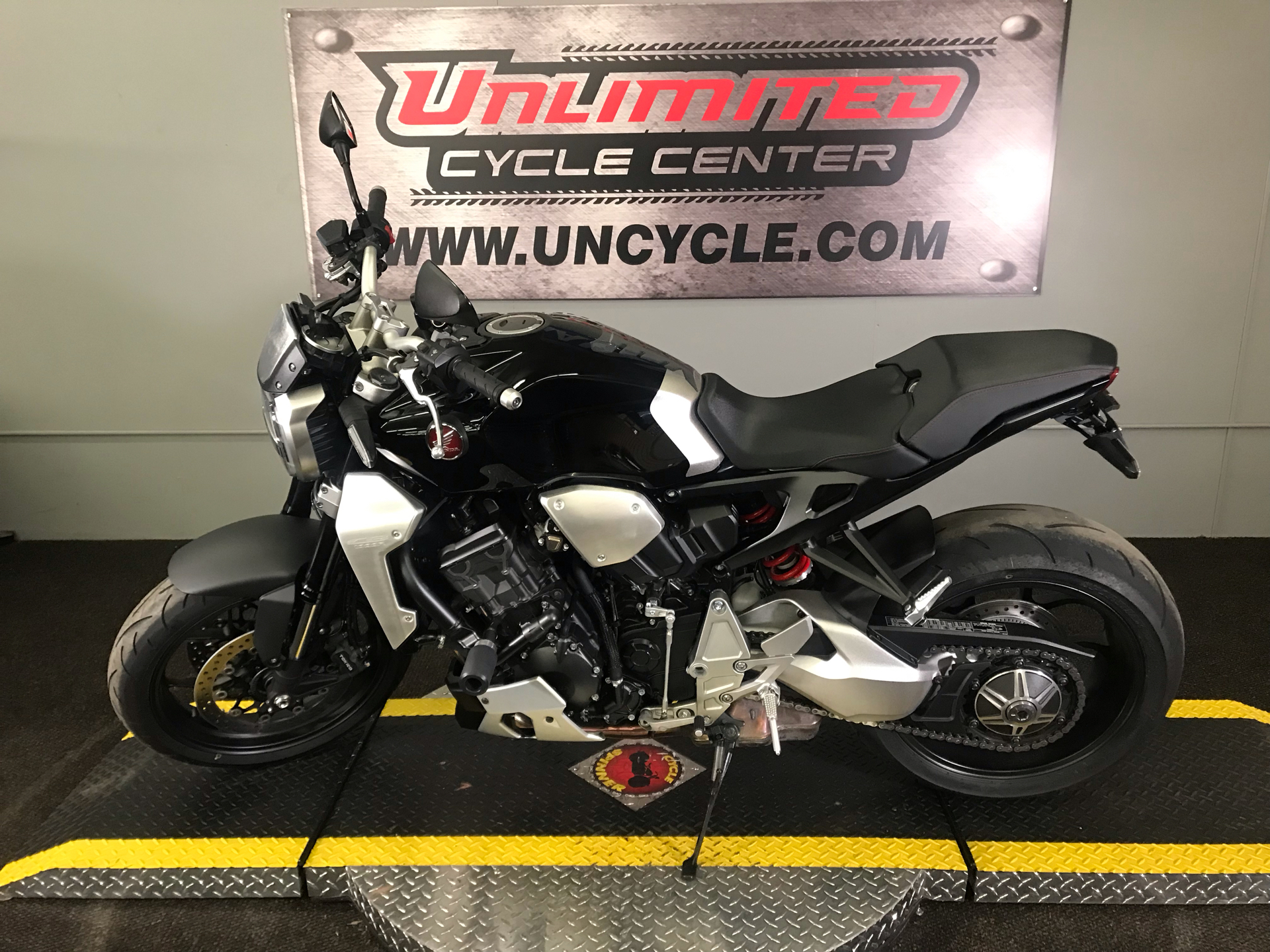 2018 Honda CB1000R in Tyrone, Pennsylvania - Photo 6