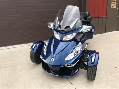 2016 Can-Am Spyder RT-S SE6 in Tyrone, Pennsylvania - Photo 2