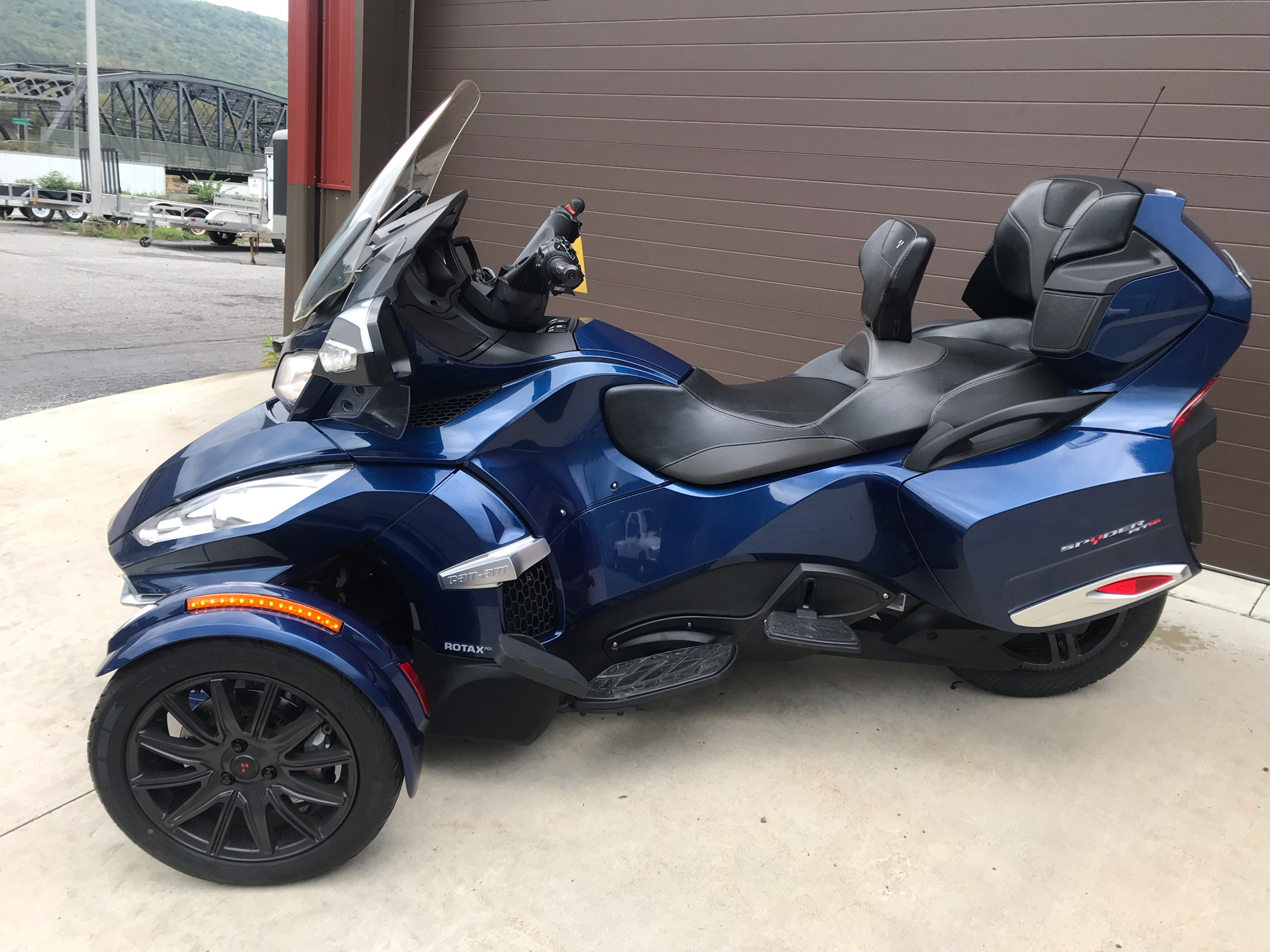 2016 Can-Am Spyder RT-S SE6 in Tyrone, Pennsylvania - Photo 9