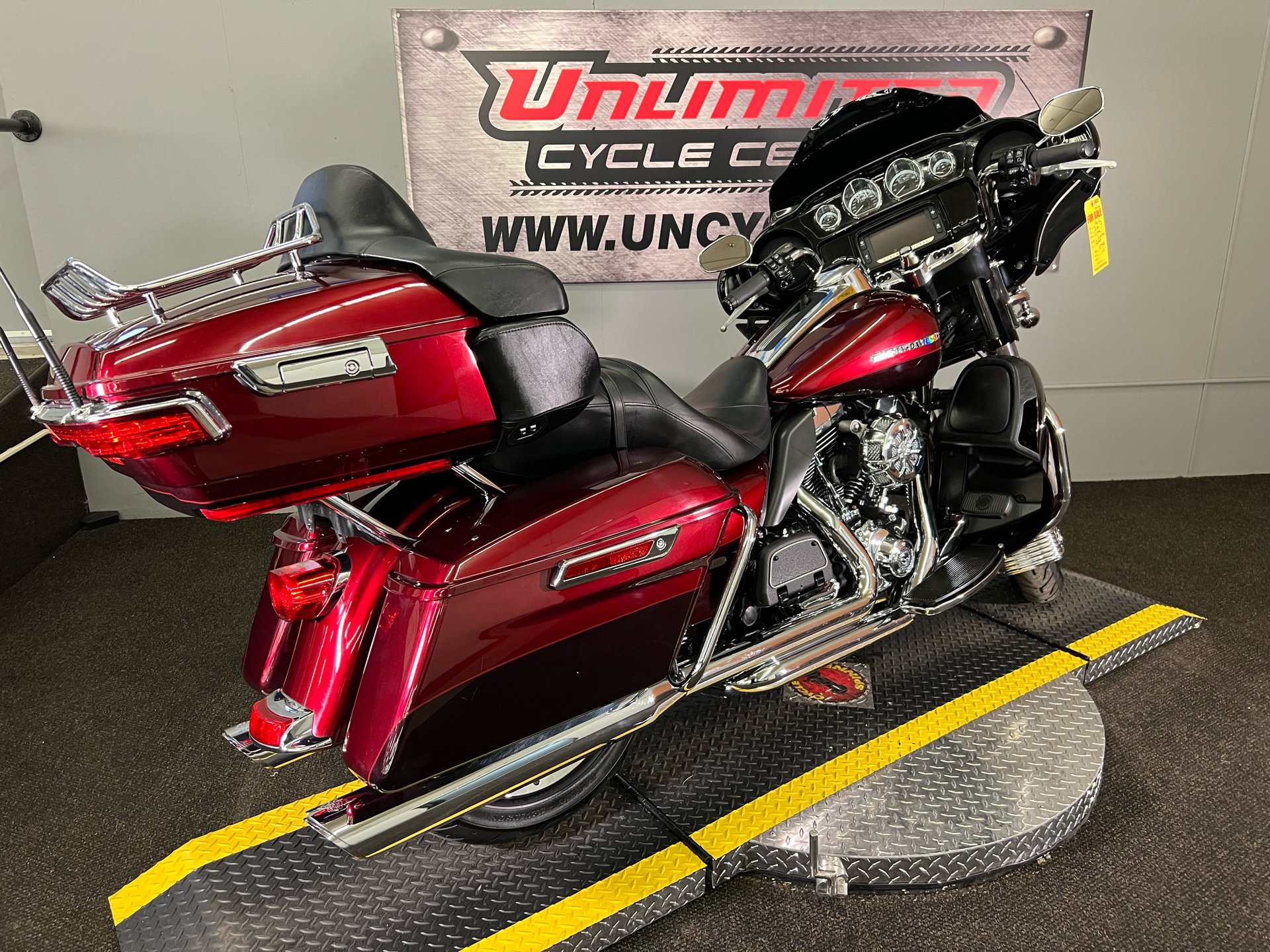 2014 Harley-Davidson Electra Glide® Ultra Classic® in Tyrone, Pennsylvania - Photo 12