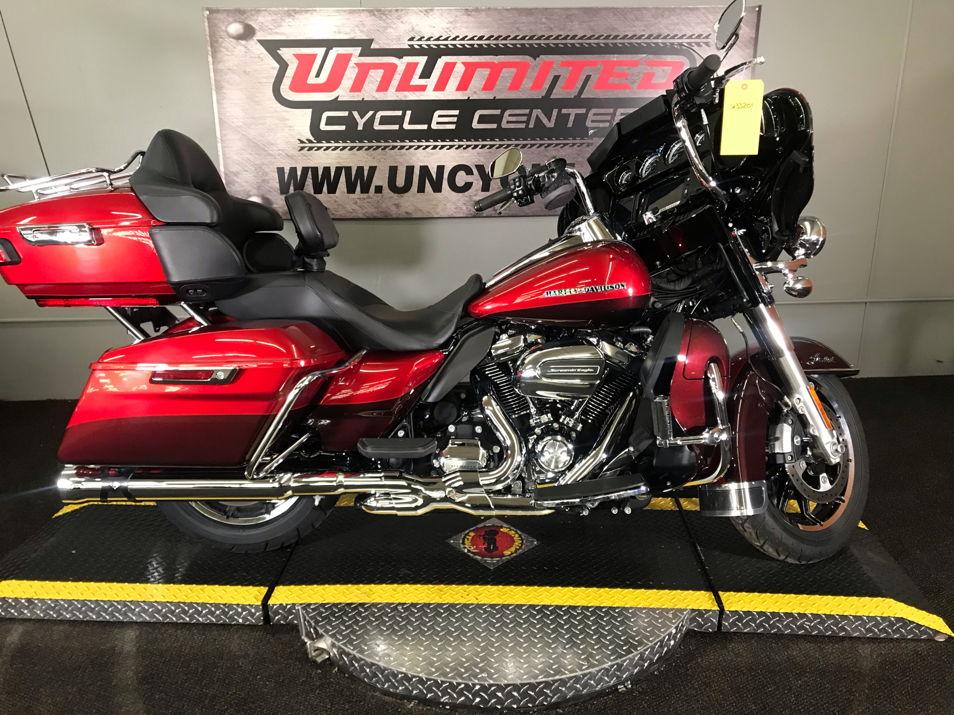 2018 Harley-Davidson Ultra Limited in Tyrone, Pennsylvania - Photo 2