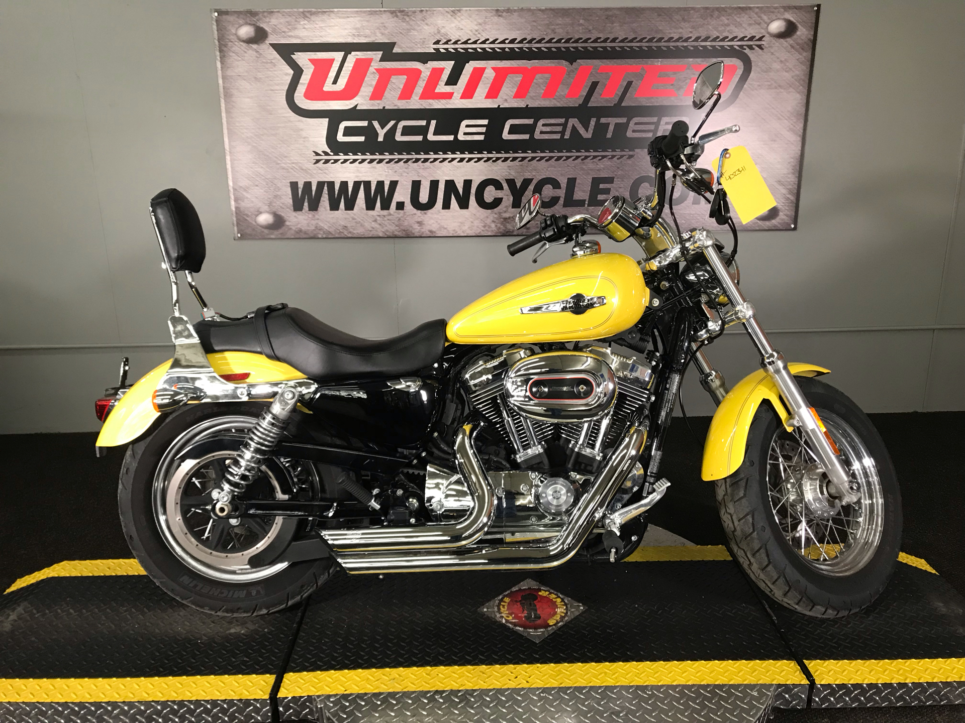 2017 Harley-Davidson 1200 Custom in Tyrone, Pennsylvania - Photo 2