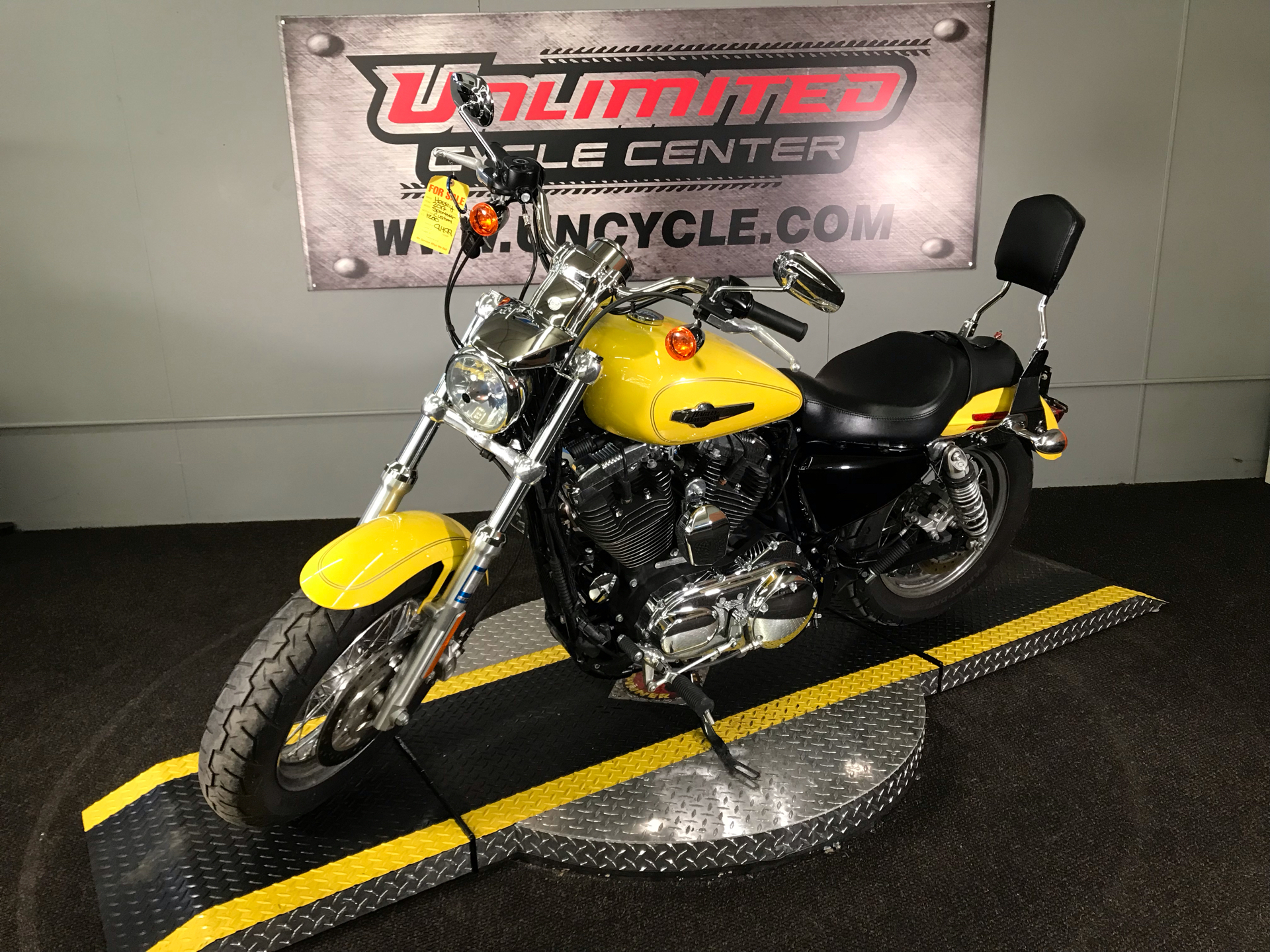 2017 Harley-Davidson 1200 Custom in Tyrone, Pennsylvania - Photo 8