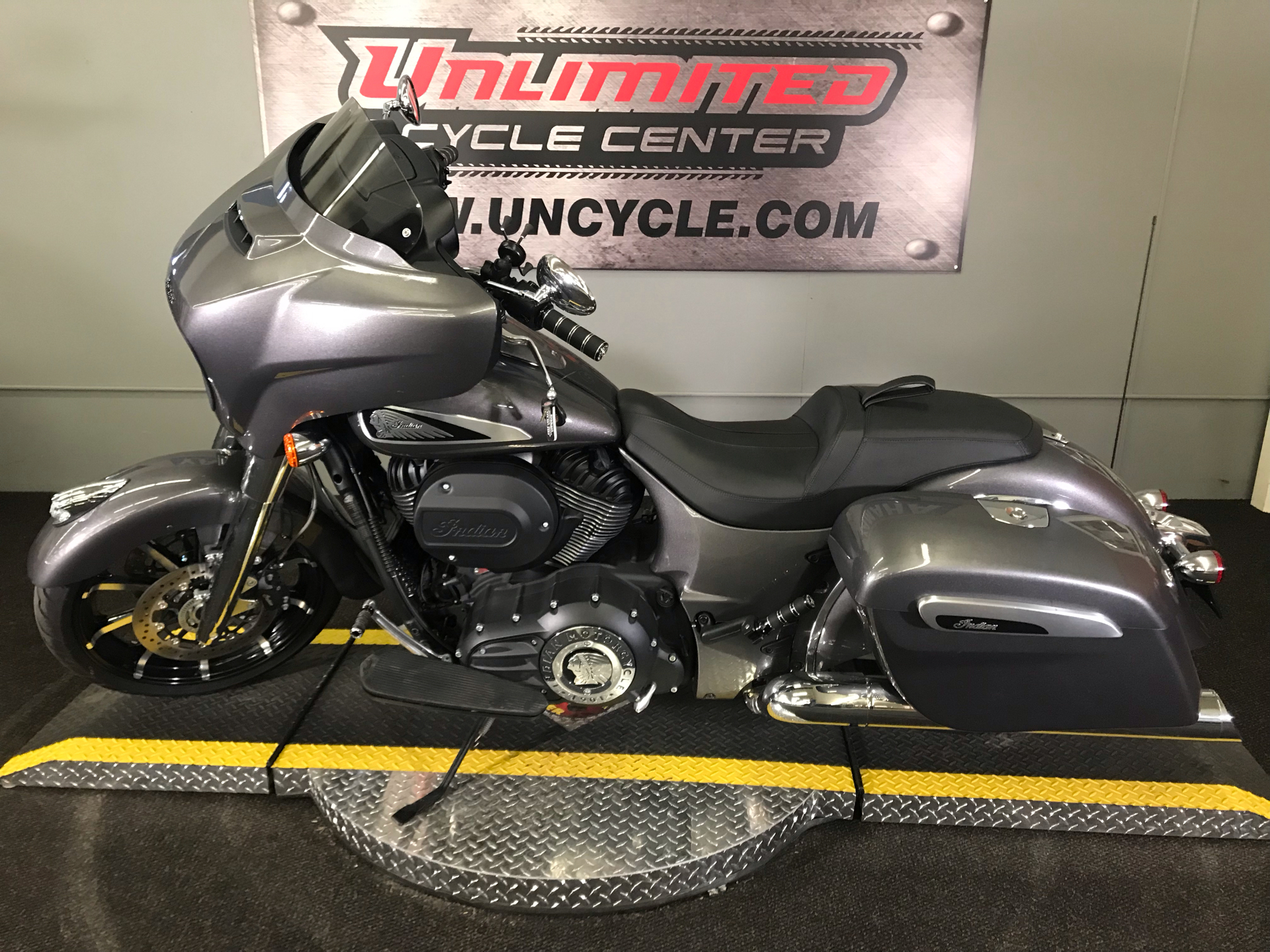 2019 Indian Chieftain® ABS in Tyrone, Pennsylvania - Photo 8