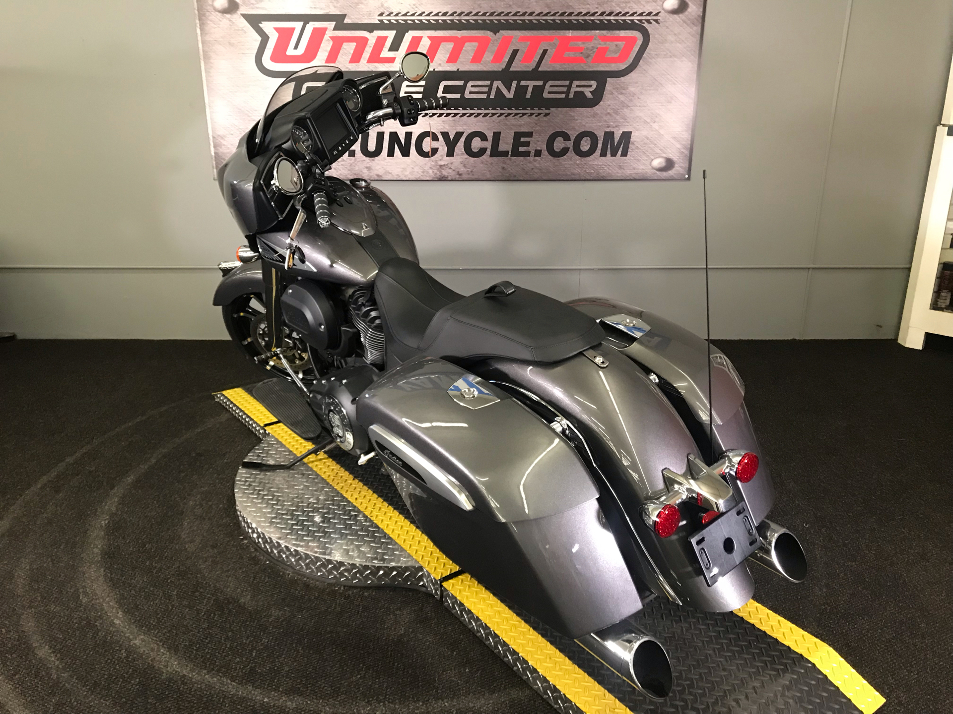 2019 Indian Chieftain® ABS in Tyrone, Pennsylvania - Photo 10